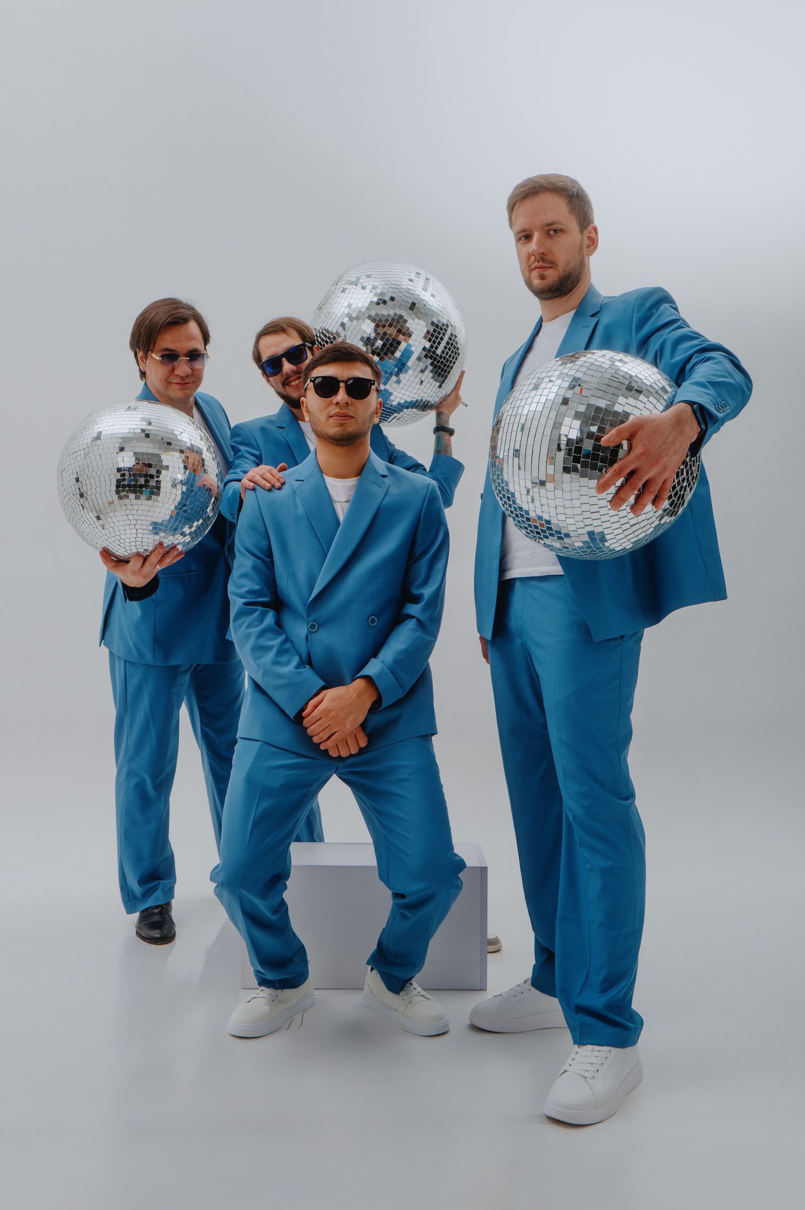 Violet Band. Nifty photography — коммерческий и портретный фотограф в Ташкенте. Студийная и выездная съёмка