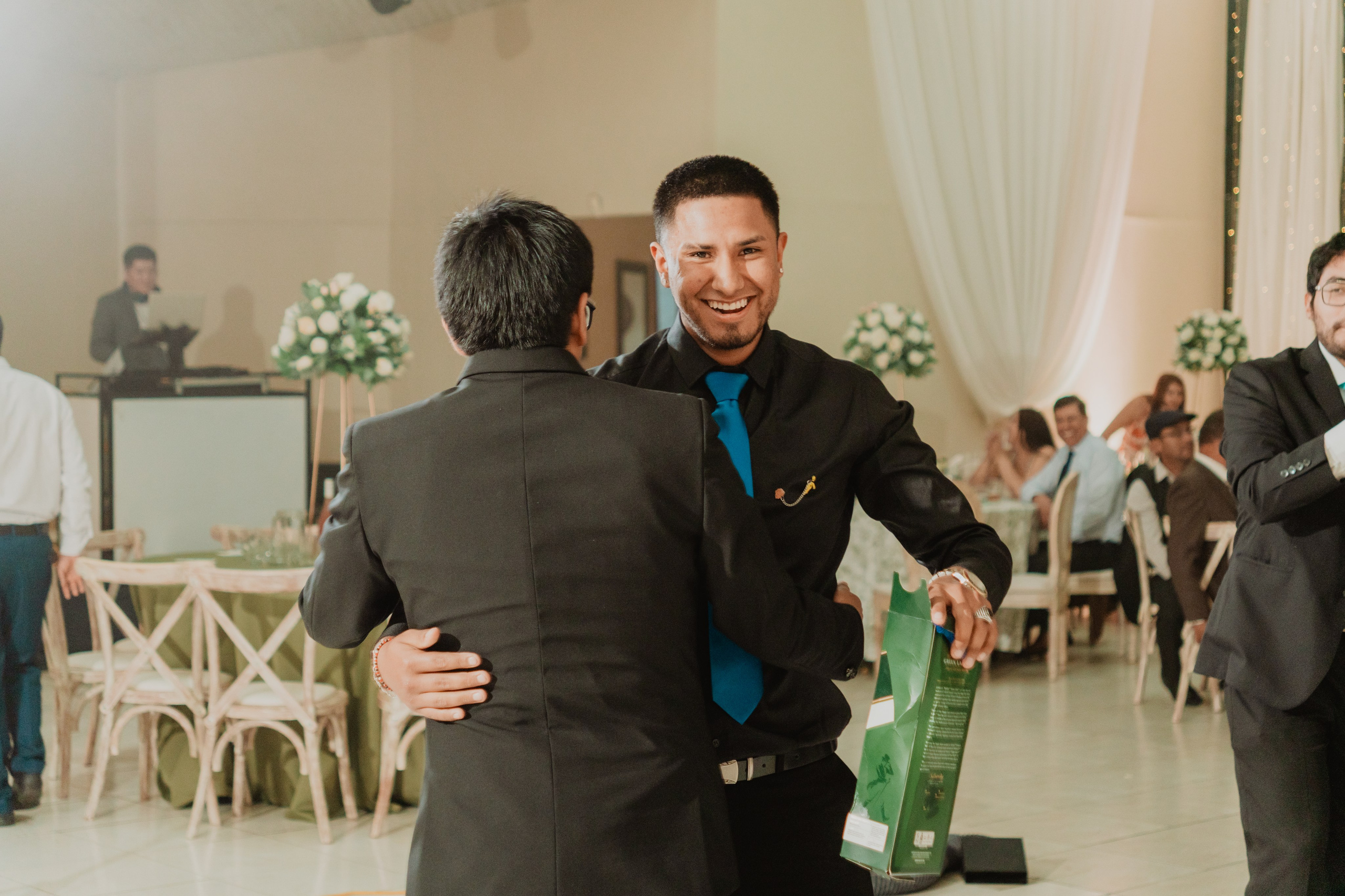 FERNANDO + MARIBEL | BODA RELIGIOSA. Studio KVTA | Fotografía y Video de Bodas en Arequipa