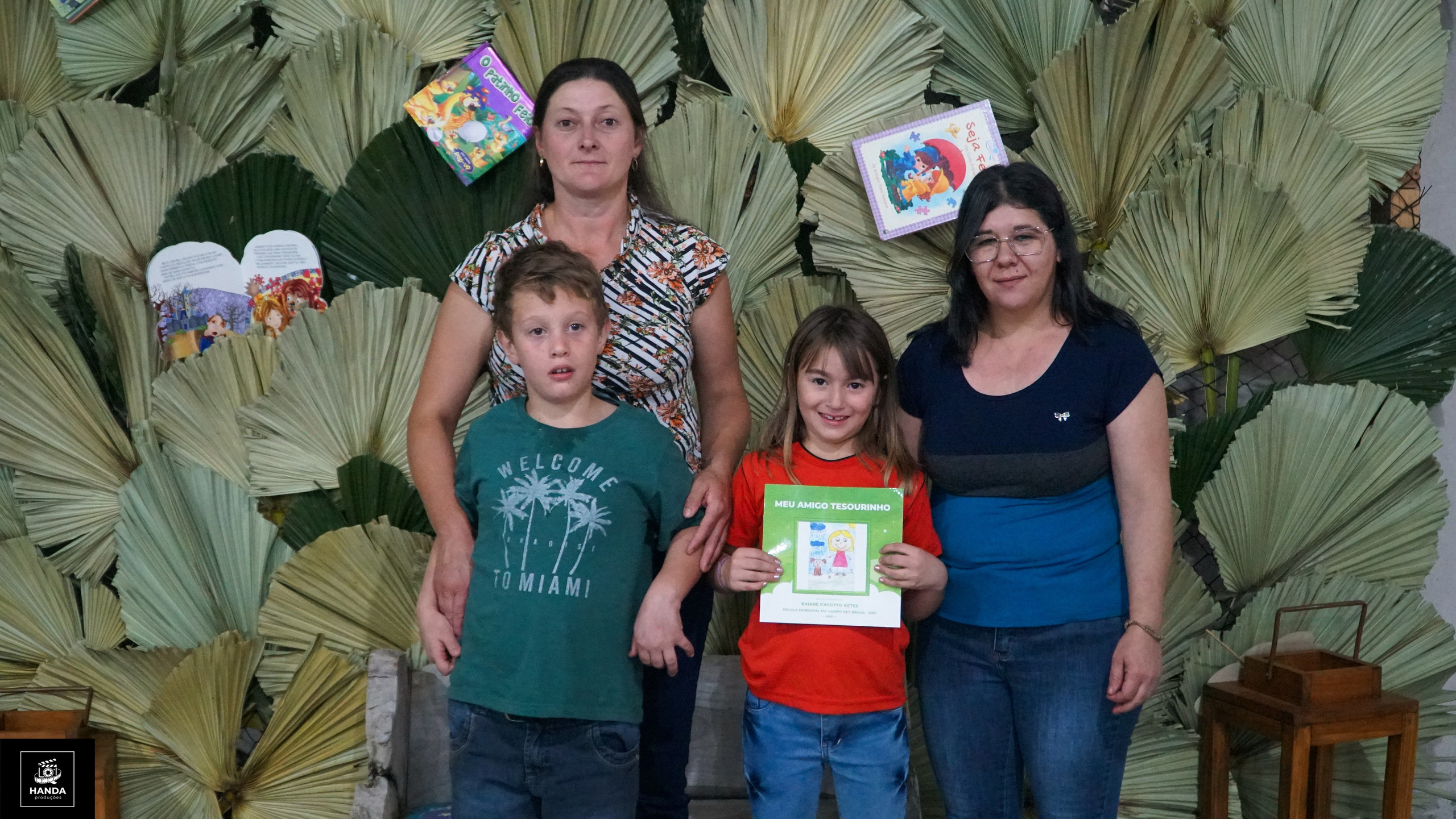 Noite autógrafos colégio Aurélio Buarque de Holanda. Handa Produções