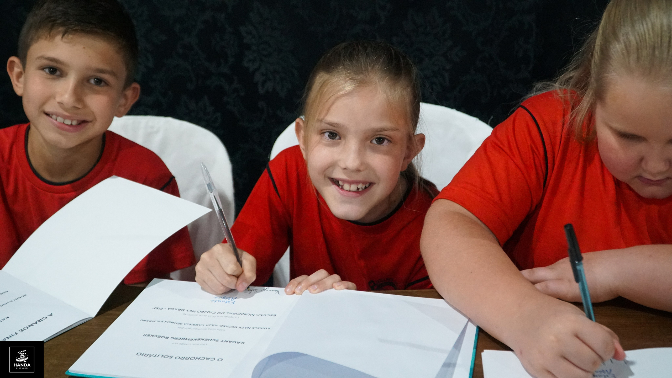 Noite autógrafos colégio Aurélio Buarque de Holanda. Handa Produções