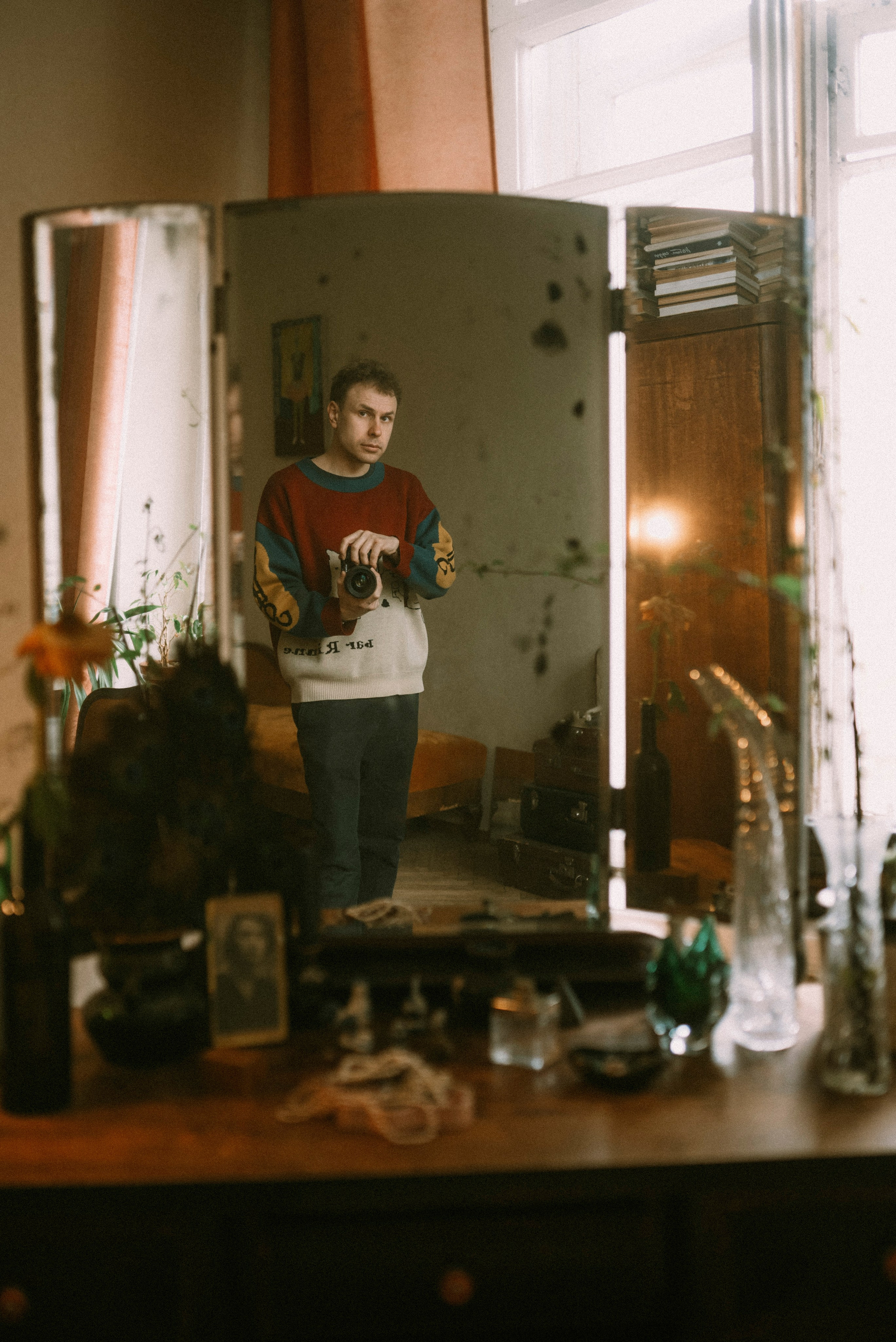 2025. Стрит-фотография, полная абсурда, идиотизма и красоты