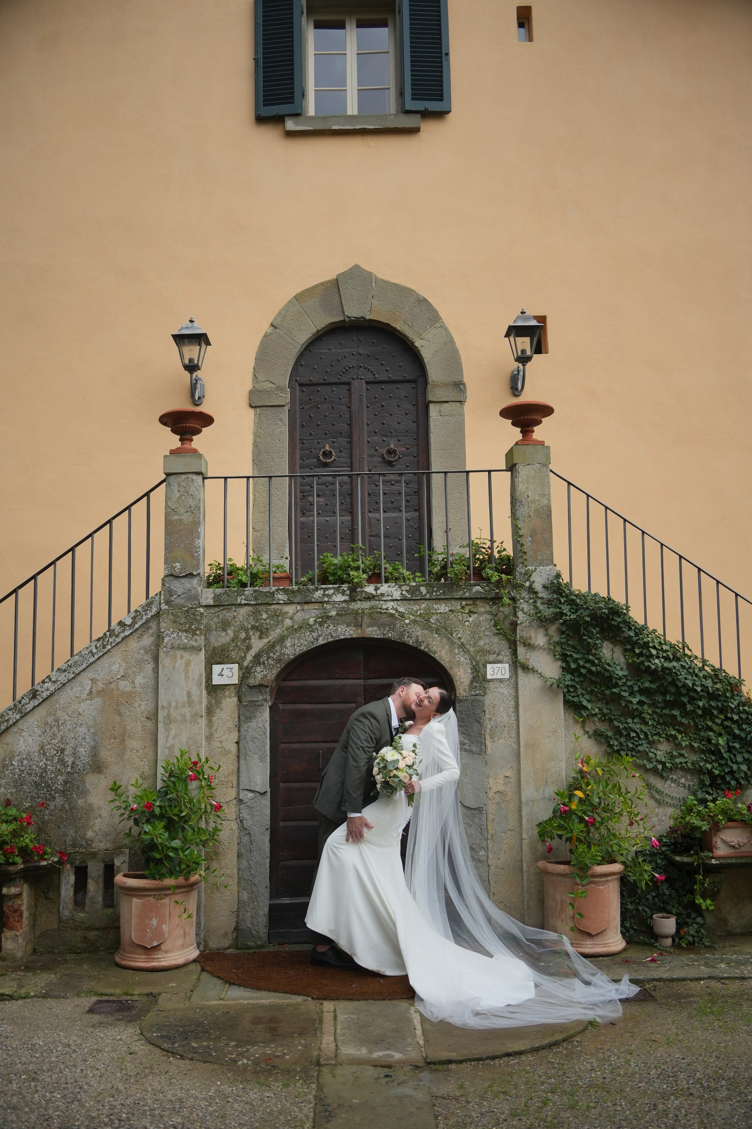 Elopment in Cortona. Villa Falconiere. Wedding Photographer in Italy