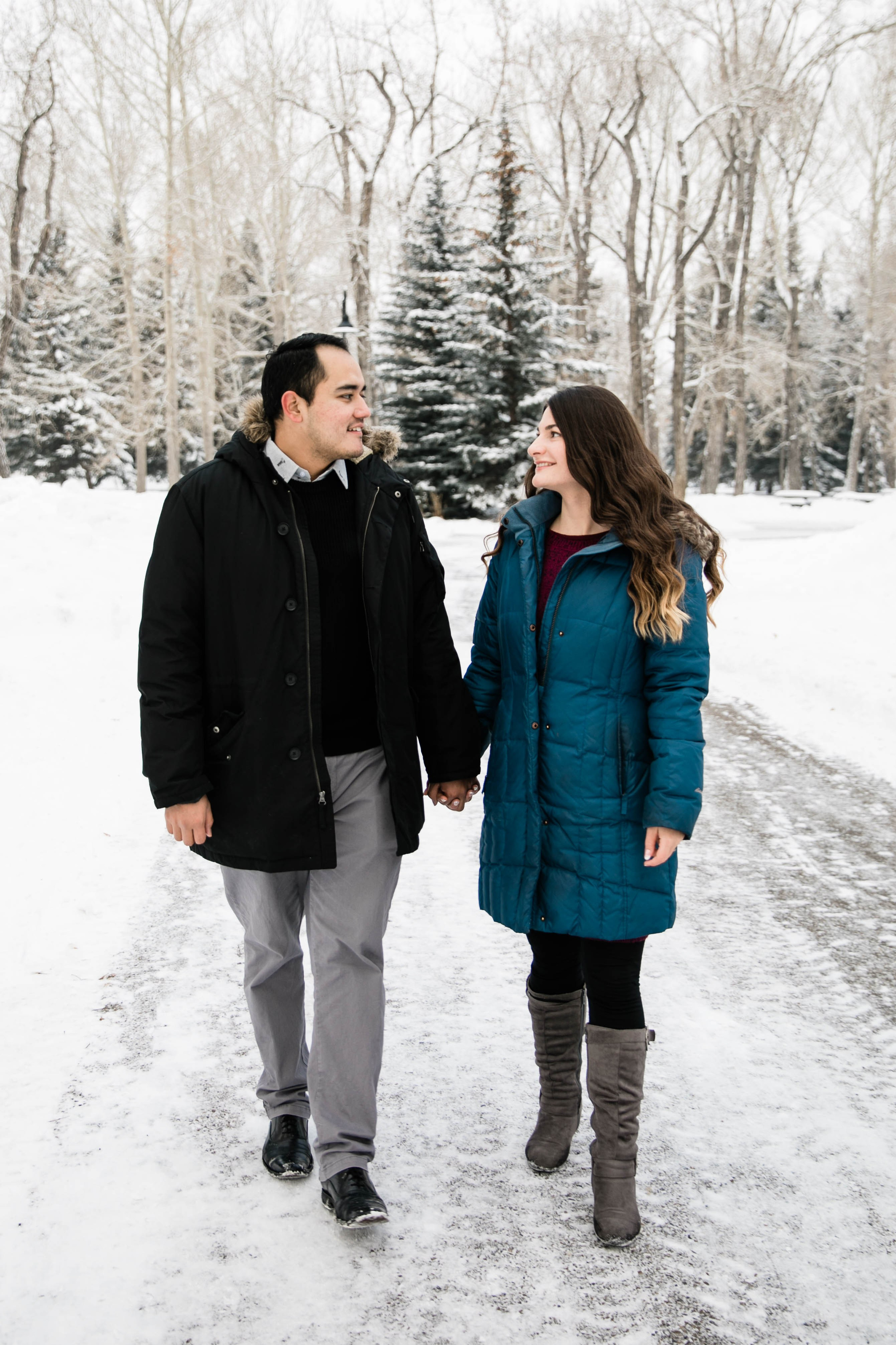 Iván & Andrada — Princes Island Engagement. Fotografía accesible en Calgary