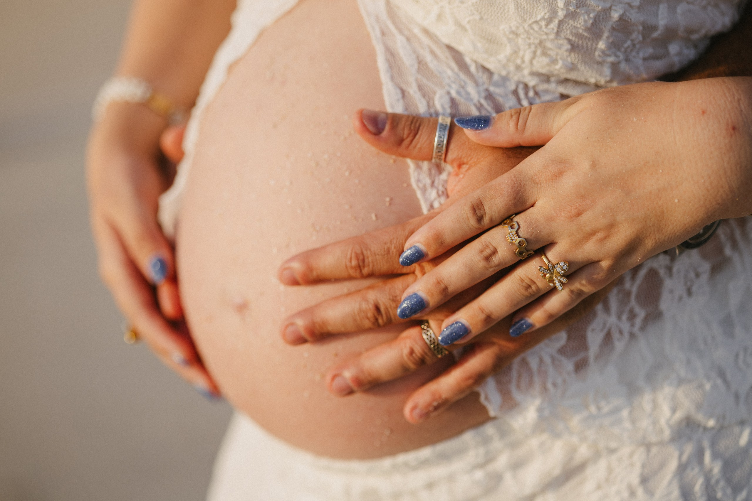 Isabelle. Wedding, Maternity & Family Photographer in Dubai, UAE & Worldwide
