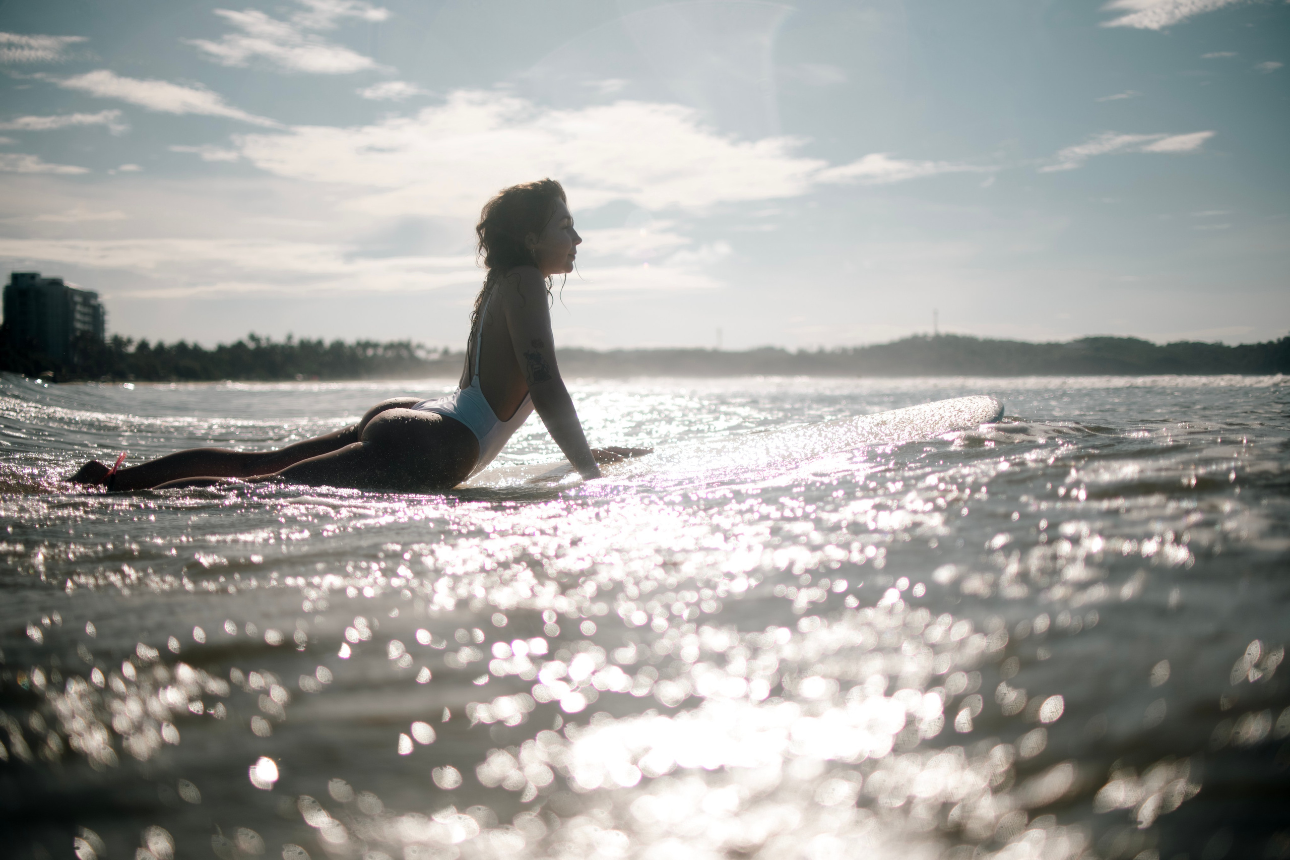 Photoshoot with a surfboard | Colour