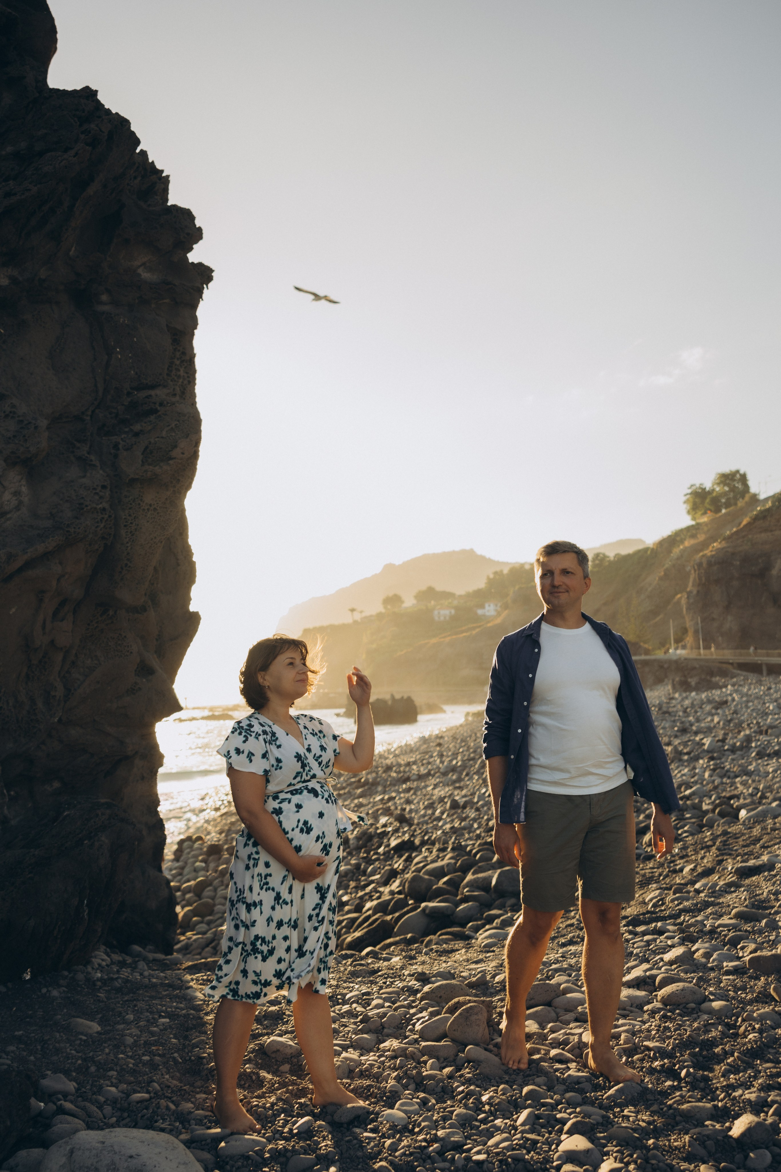 Sunset Maternity Photoshoot at Formosa Beach, Madeira | Pregnancy Photography. Fotógrafa na Madeira para casais, pedidos de casamento, elopements e casamentos íntimos | Tatiana