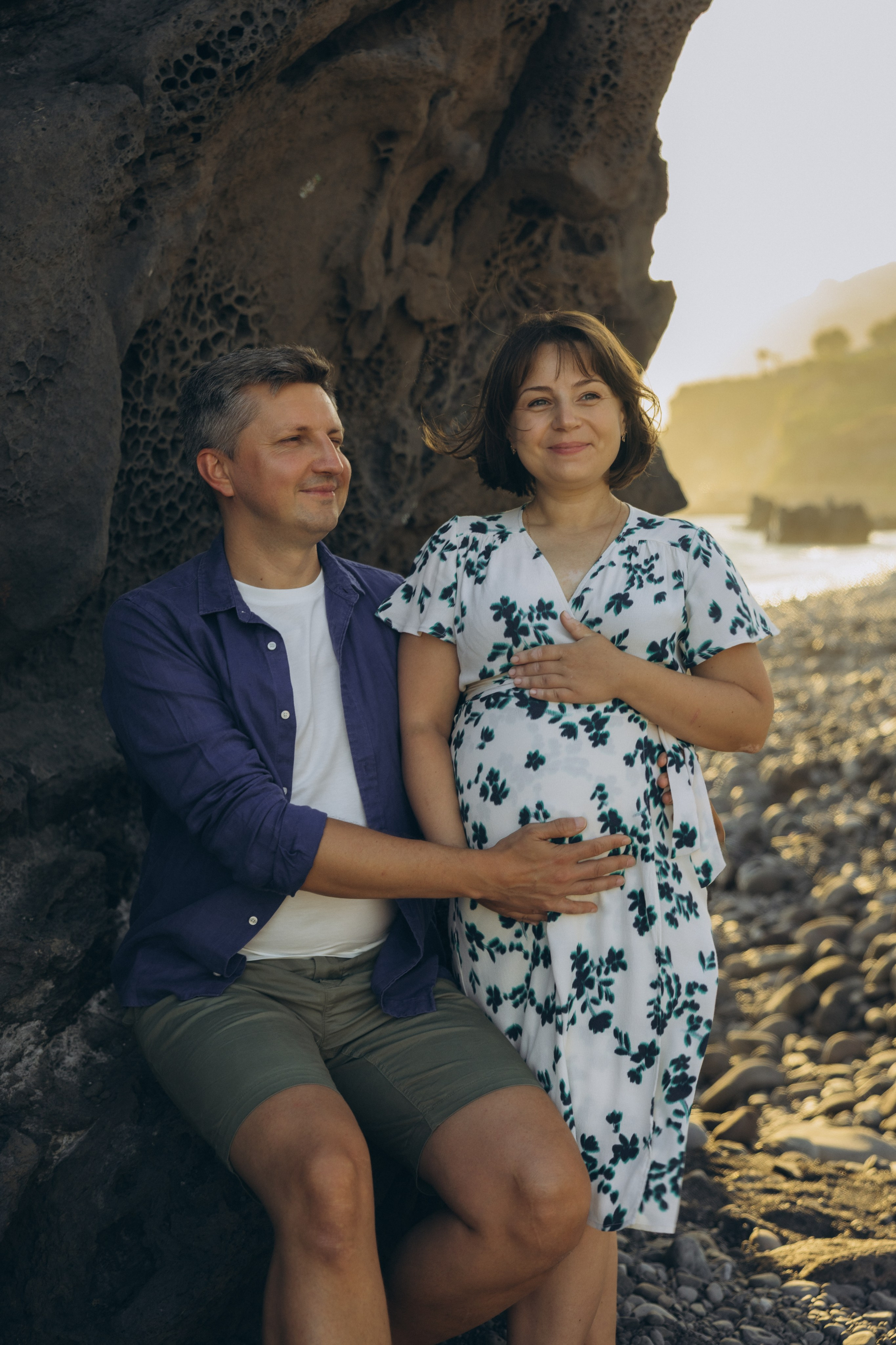 Sunset Maternity Photoshoot at Formosa Beach, Madeira | Pregnancy Photography. Fotógrafa na Madeira para casais, pedidos de casamento, elopements e casamentos íntimos | Tatiana