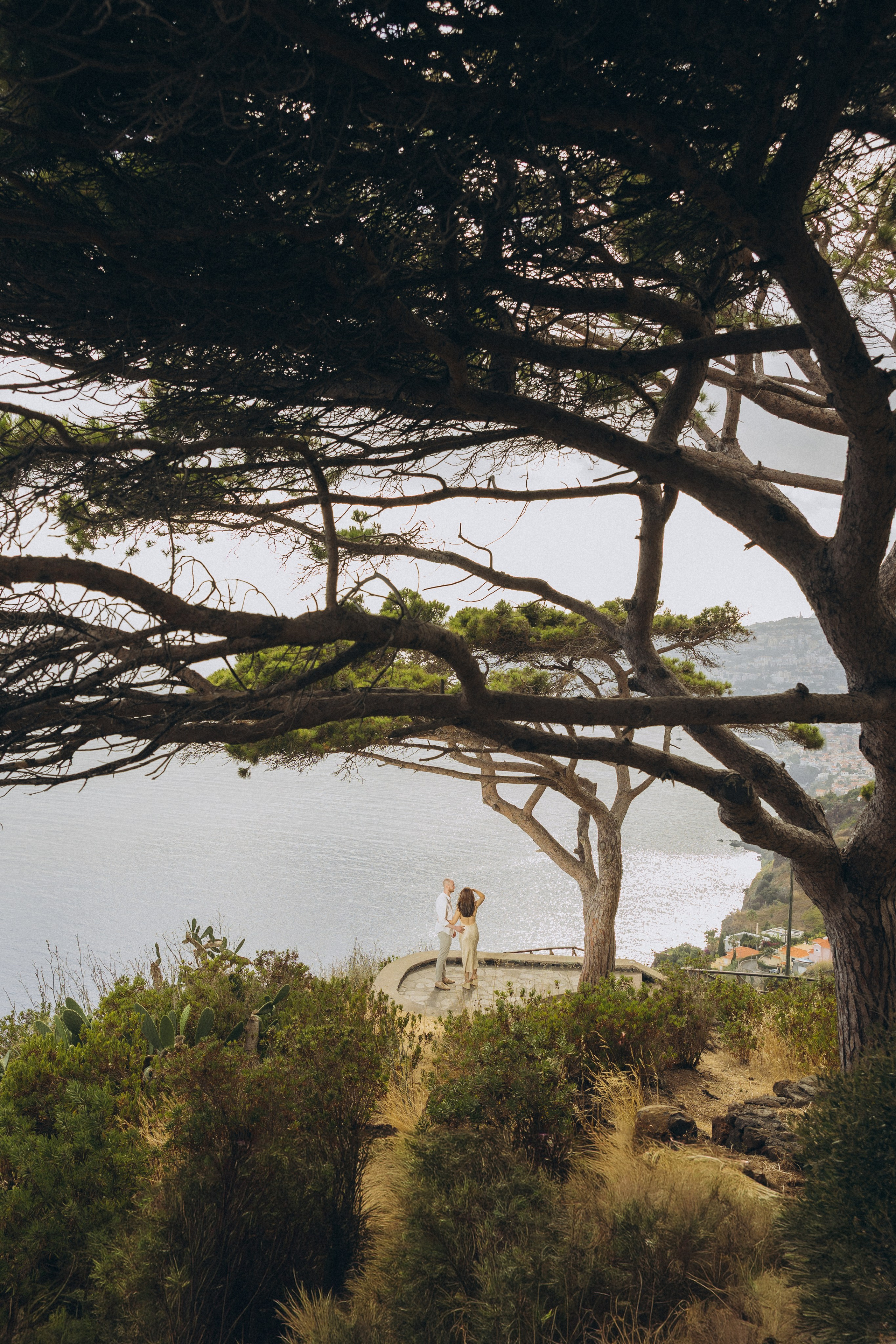 Secret Proposal at Miradouro do Guindaste & Engagement Photoshoot in Funchal, Madeira. Fotógrafa na Madeira para casais, pedidos de casamento, elopements e casamentos íntimos | Tatiana