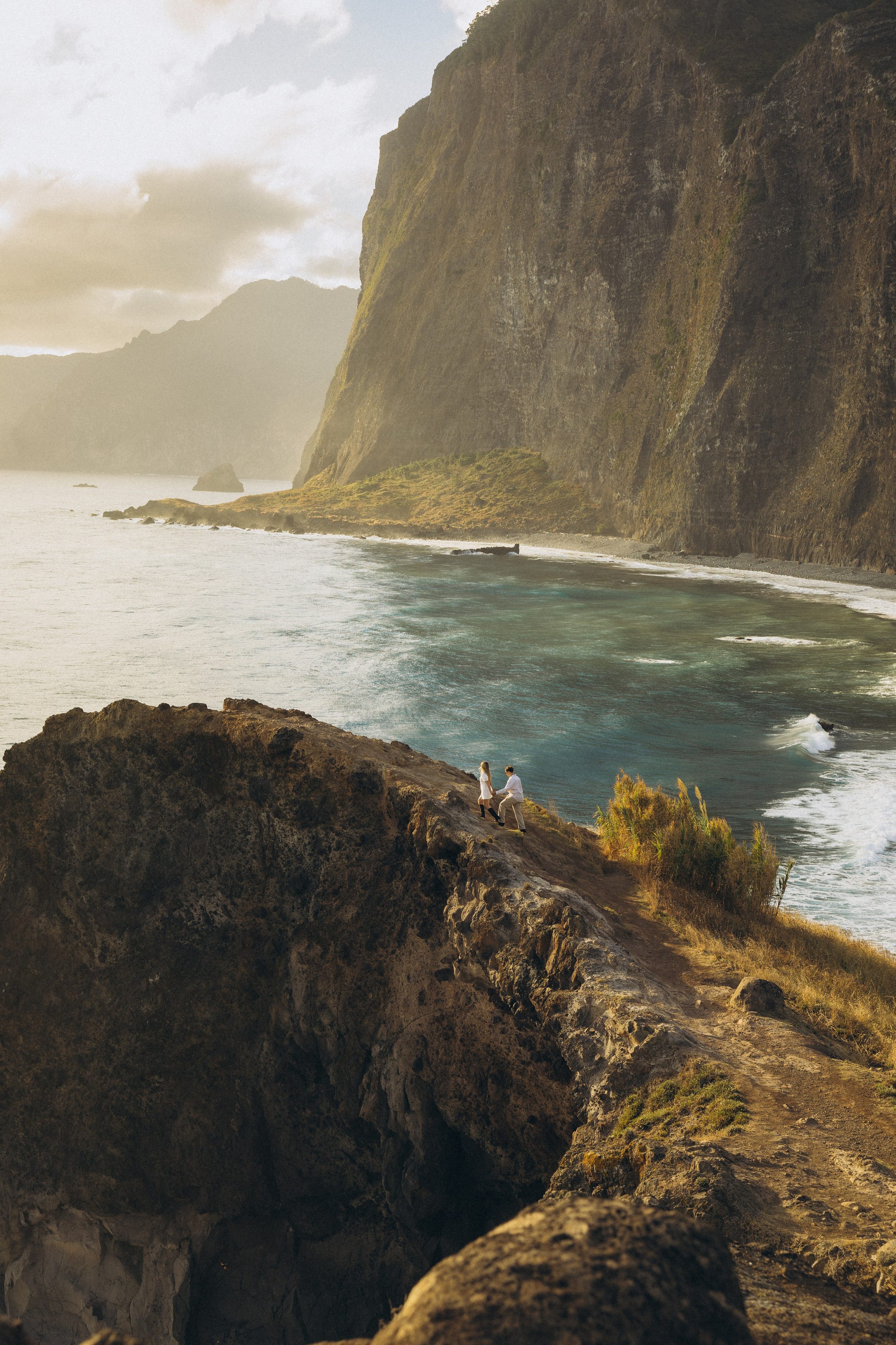 Couple Photoshoot at Miradouro do Guindaste, Madeira | Romantic Photography