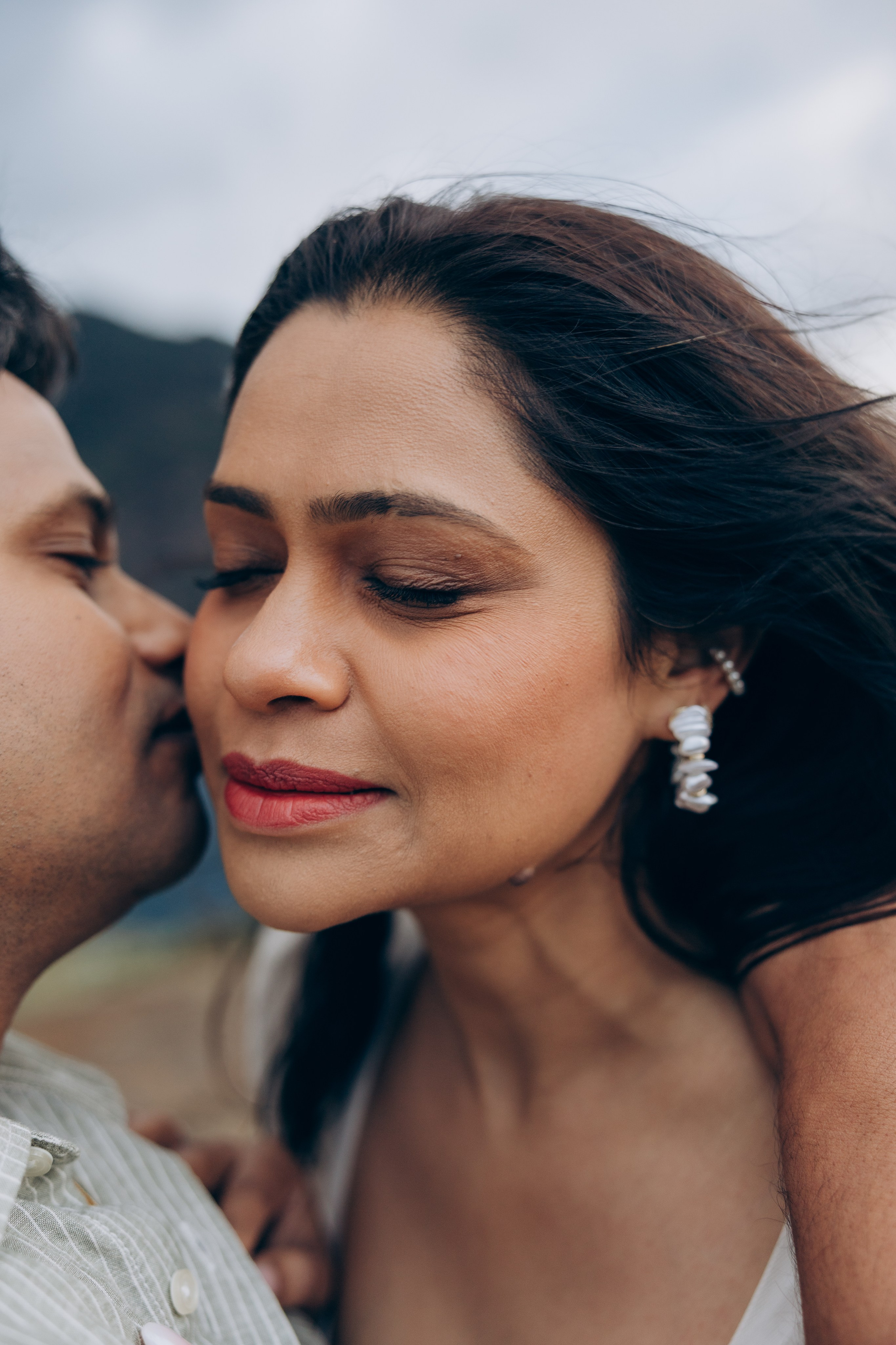 Couple photoshoot at sunrise at Miradouro Guimdaste