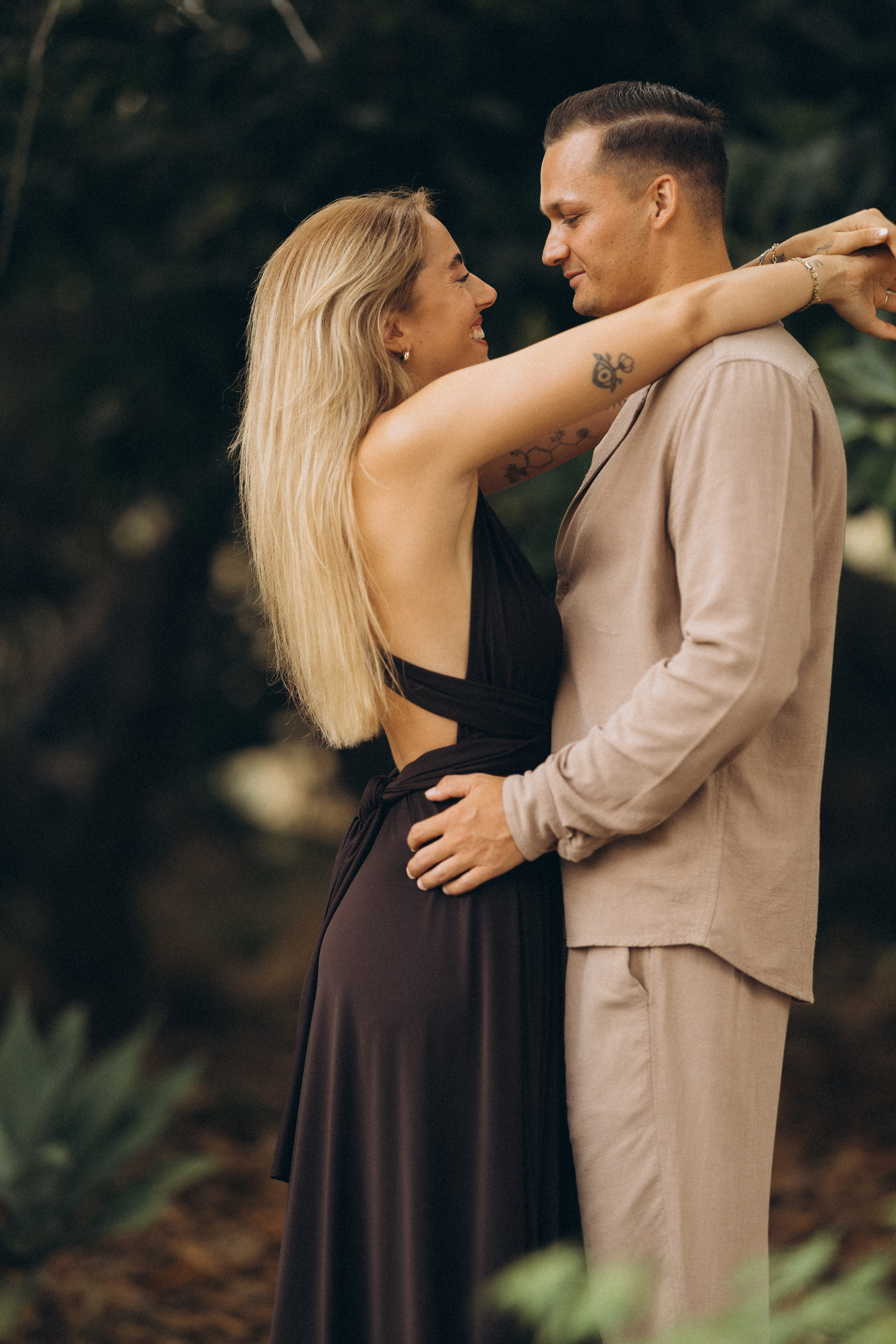 Sunset Couple Photoshoot at Formosa Beach, Madeira. Fotógrafa na Madeira para casais, pedidos de casamento, elopements e casamentos íntimos | Tatiana