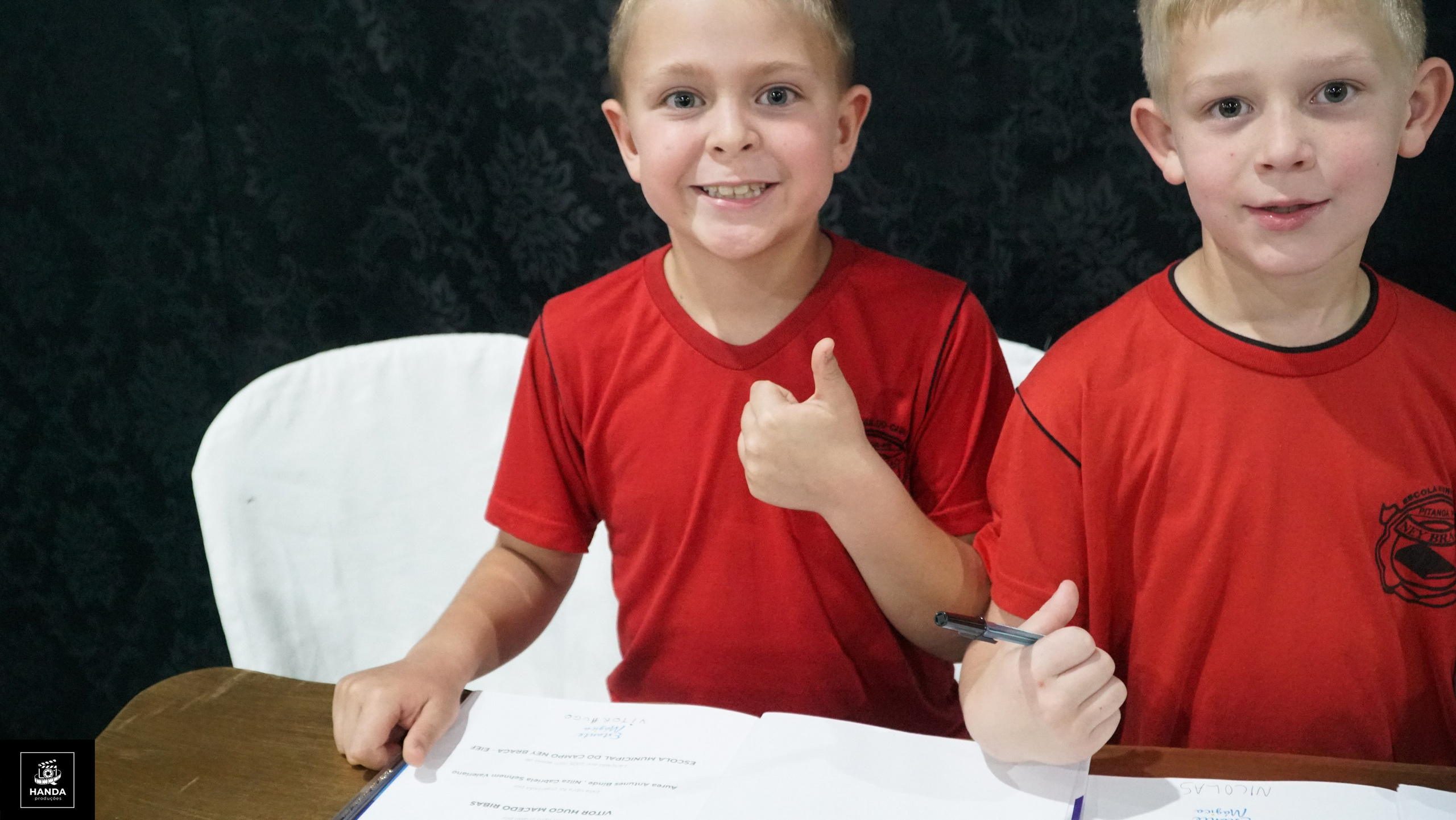 Noite autógrafos colégio Aurélio Buarque de Holanda. Handa Produções