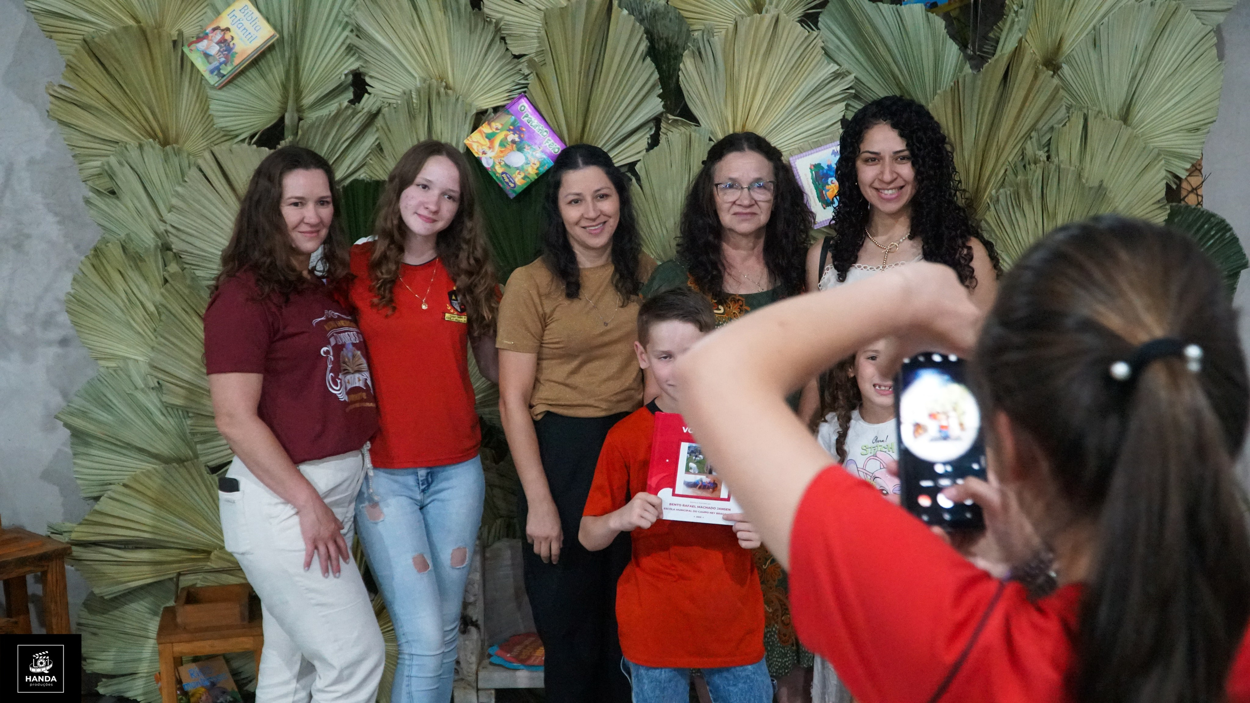 Noite autógrafos colégio Aurélio Buarque de Holanda. Handa Produções