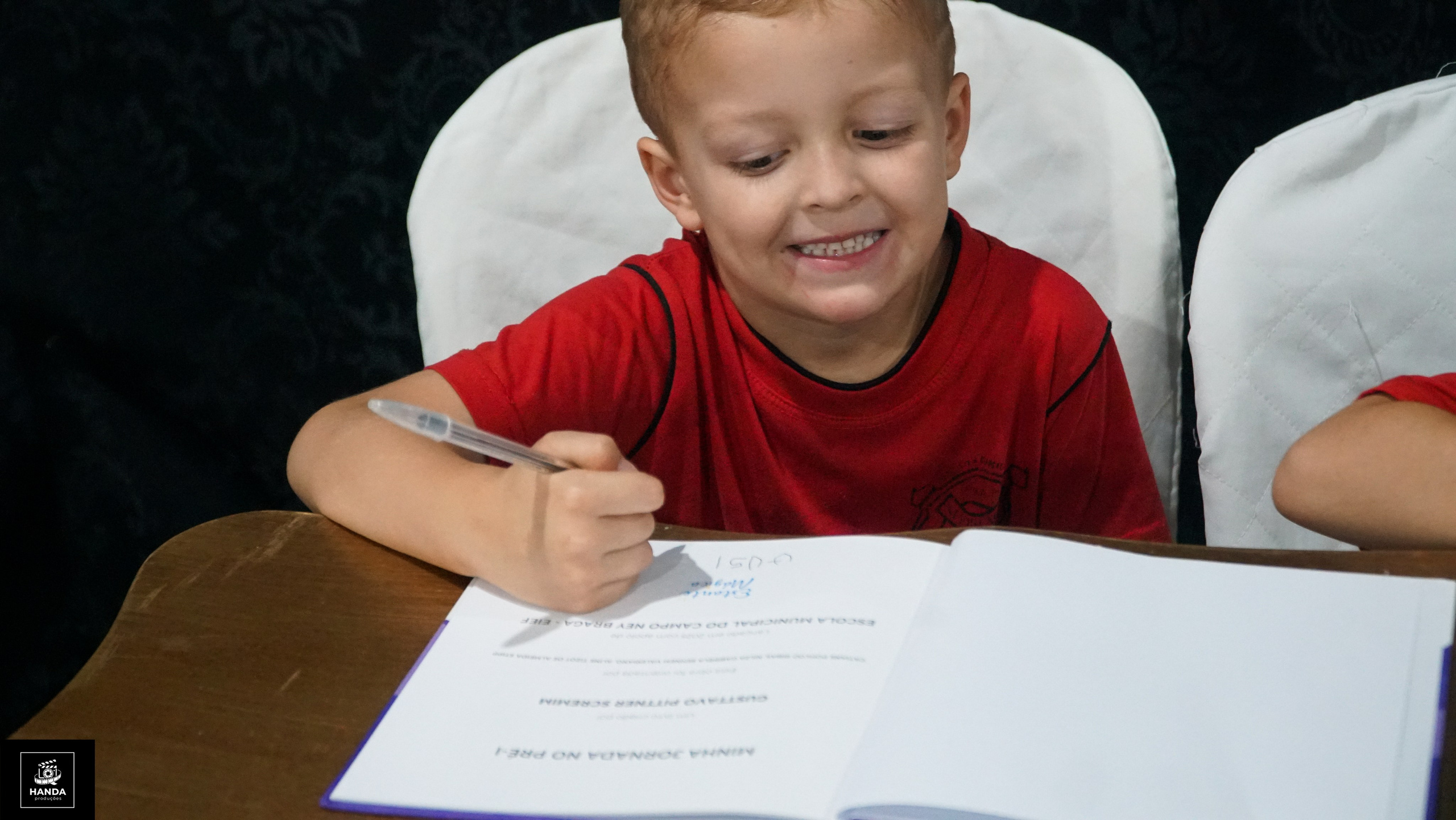 Noite autógrafos colégio Aurélio Buarque de Holanda. Handa Produções
