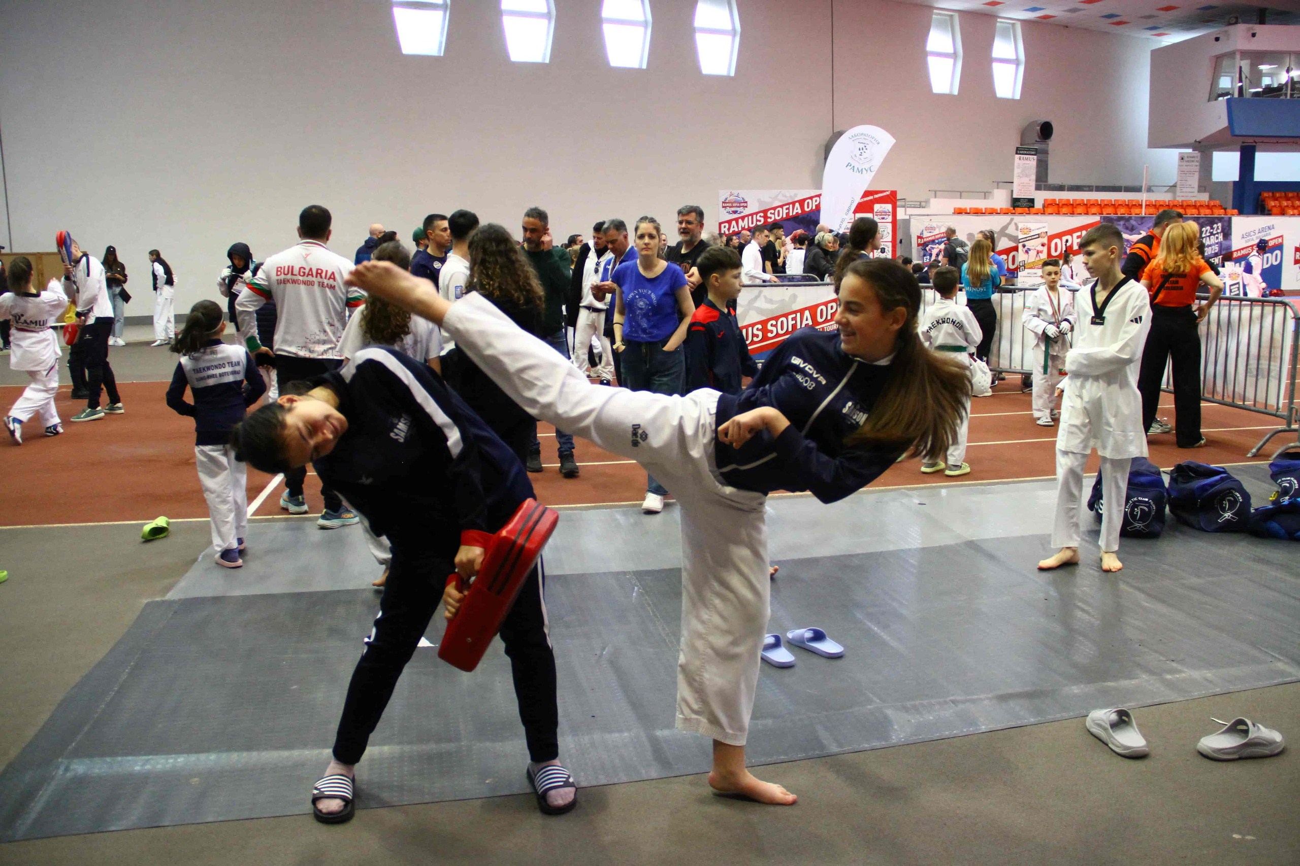 PhotoAdrenaline.com - BACKSTAGE фотография