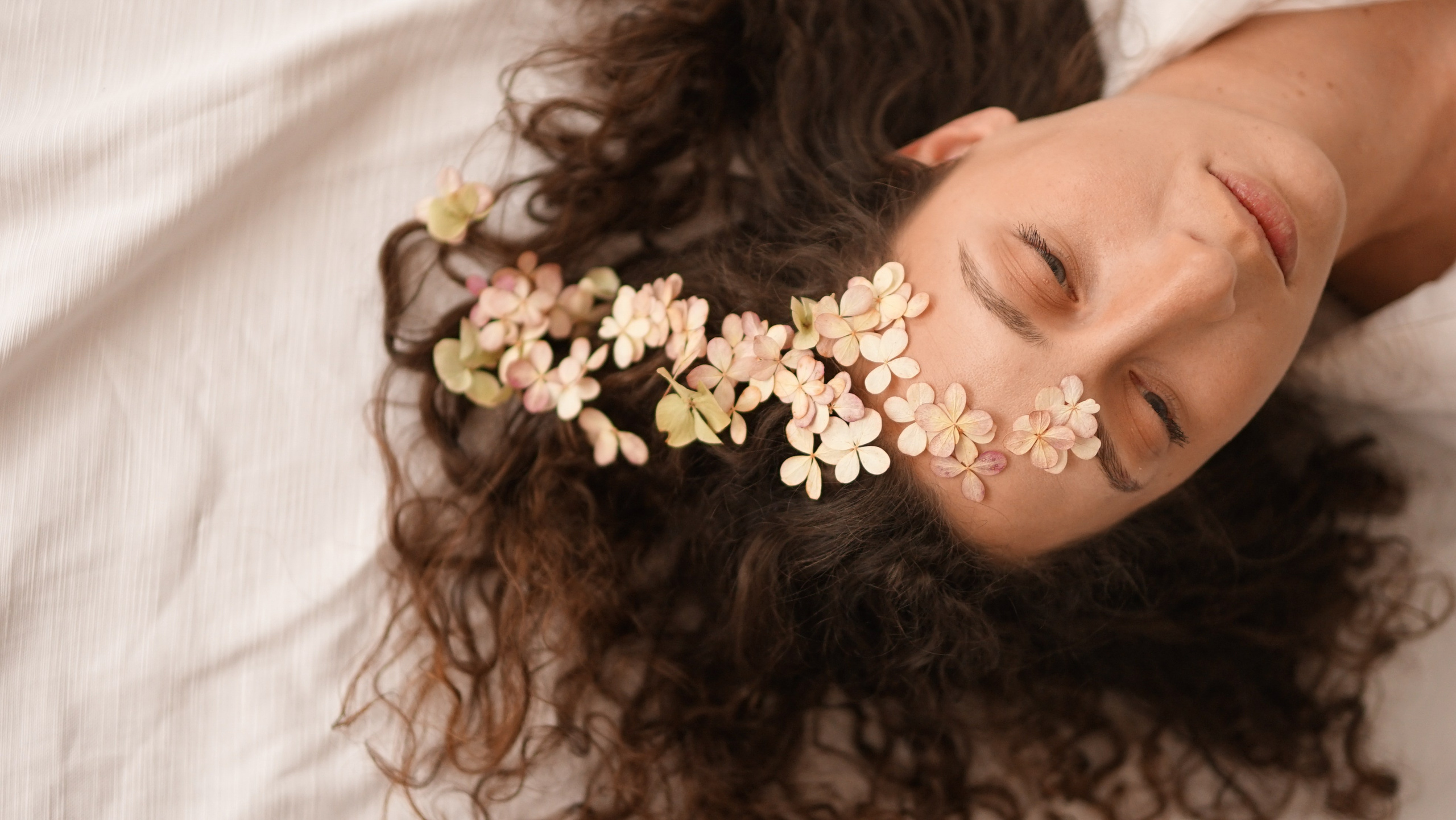 Fotografie de Portret Brașov | Artist Mădălina Beda. Madalina Beda- Artist vizual, fotograf, doula la nastere, consultant babywearing Brasov si in toata tara