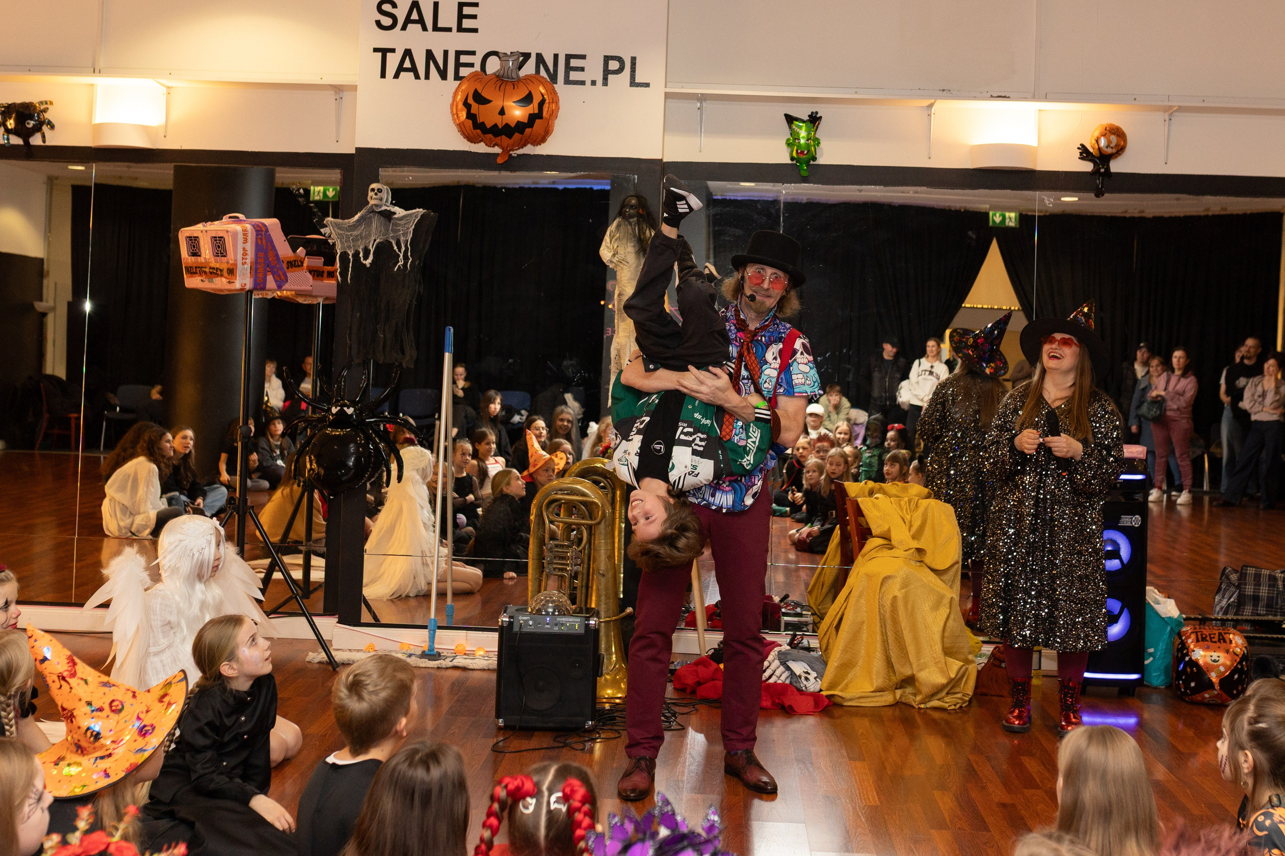 Leo dance studio Helloween 2025. Семейный и детский фотограф в Варшаве Мила Бобровская