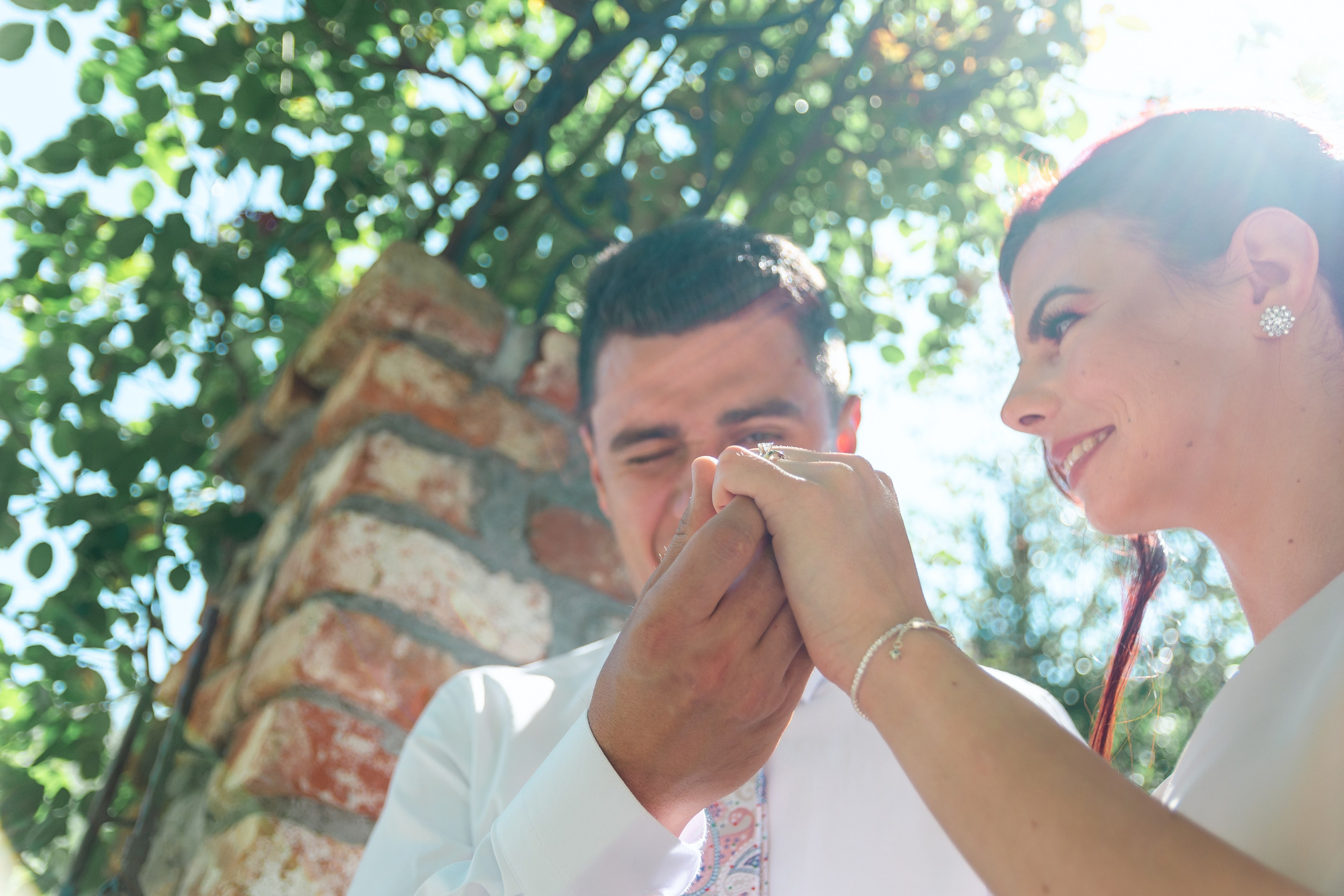 Civil wedding, Bucharest civil wedding photographer, civil status photographer, wedding in the park, wedding photos, Marshal Garden wedding photographer, civil status wedding photos, bride posing, customs, professional wedding photography