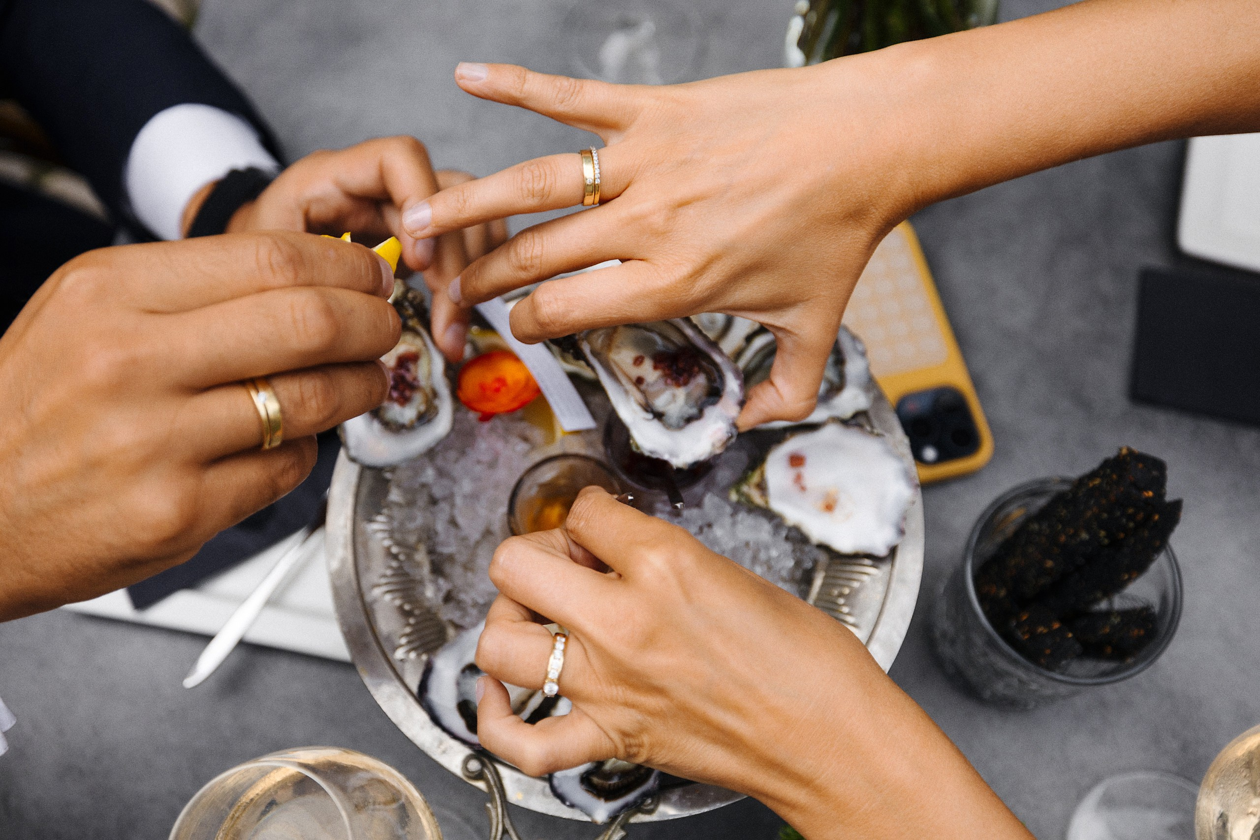 Юбилей свадьбы — 10 лет вместе, Porsche, страсть и стильная фотосессия в Риге. Евгений Тимофеев | Свадебный и контент-фотограф и видеограф в Риге