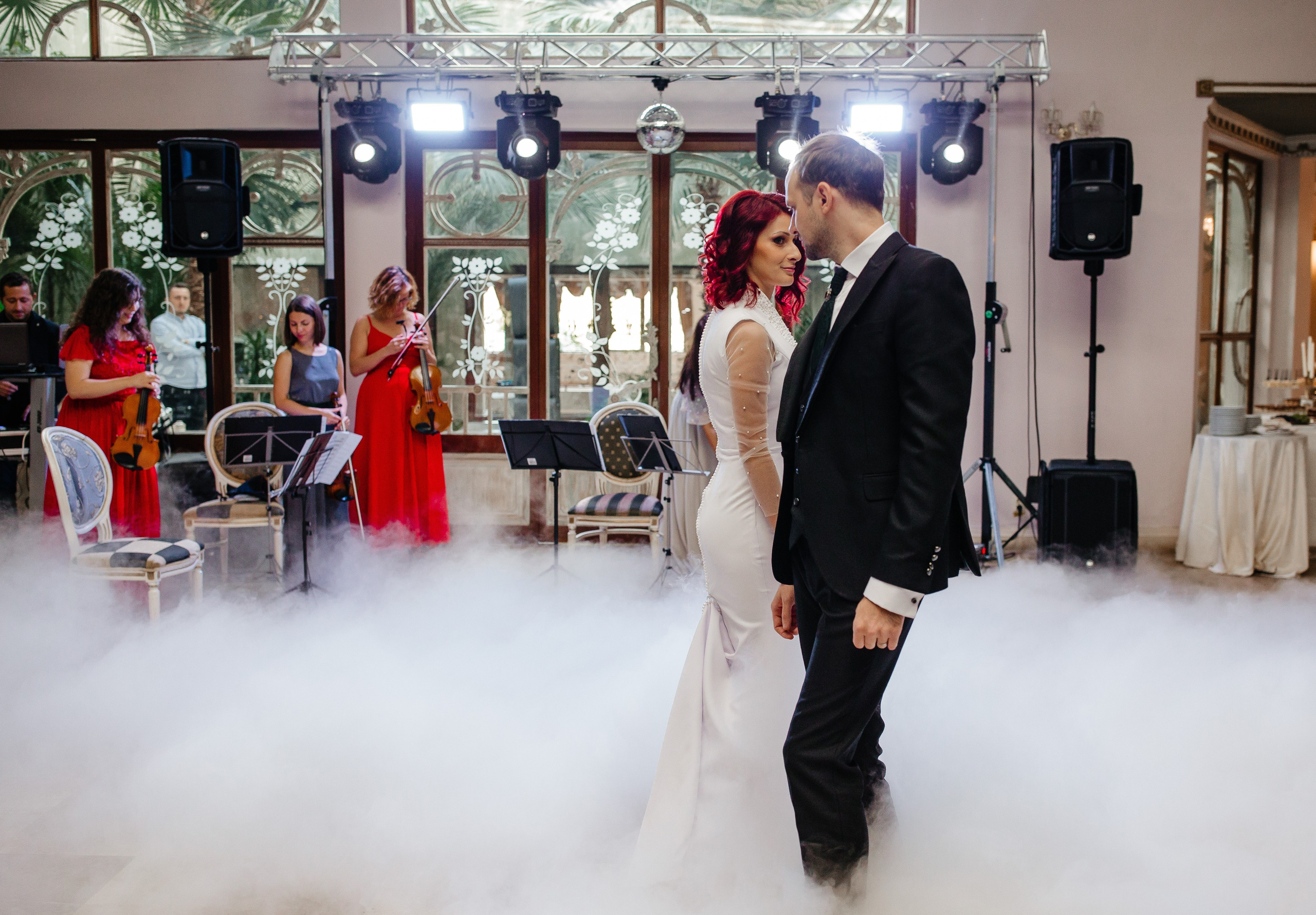 Nunta Elena & Tudor — Fotografie de nuntă în stil natural și elegant. Rares Bucur is a professional wedding photographer based in Cluj-Napoca, Romania, specializing in wedding photography