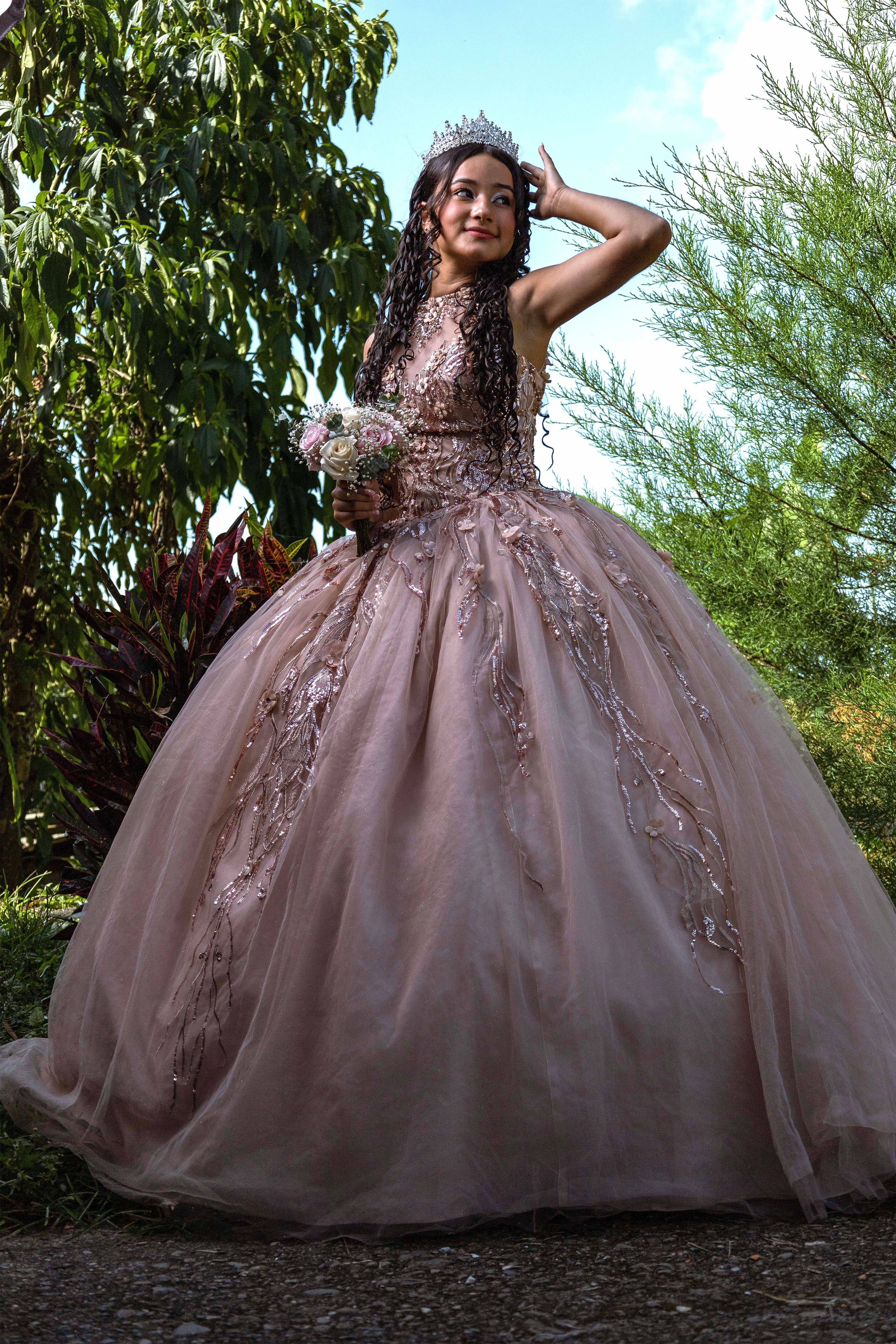 Fotógrafo para fiestas de 15 años pre 15 años álbum de fotos para 15 años fotografías de princesas las mejores fotos de 15 años. Fotografía profesional para su evento en Caldas por SERFOTOGRAFÍA