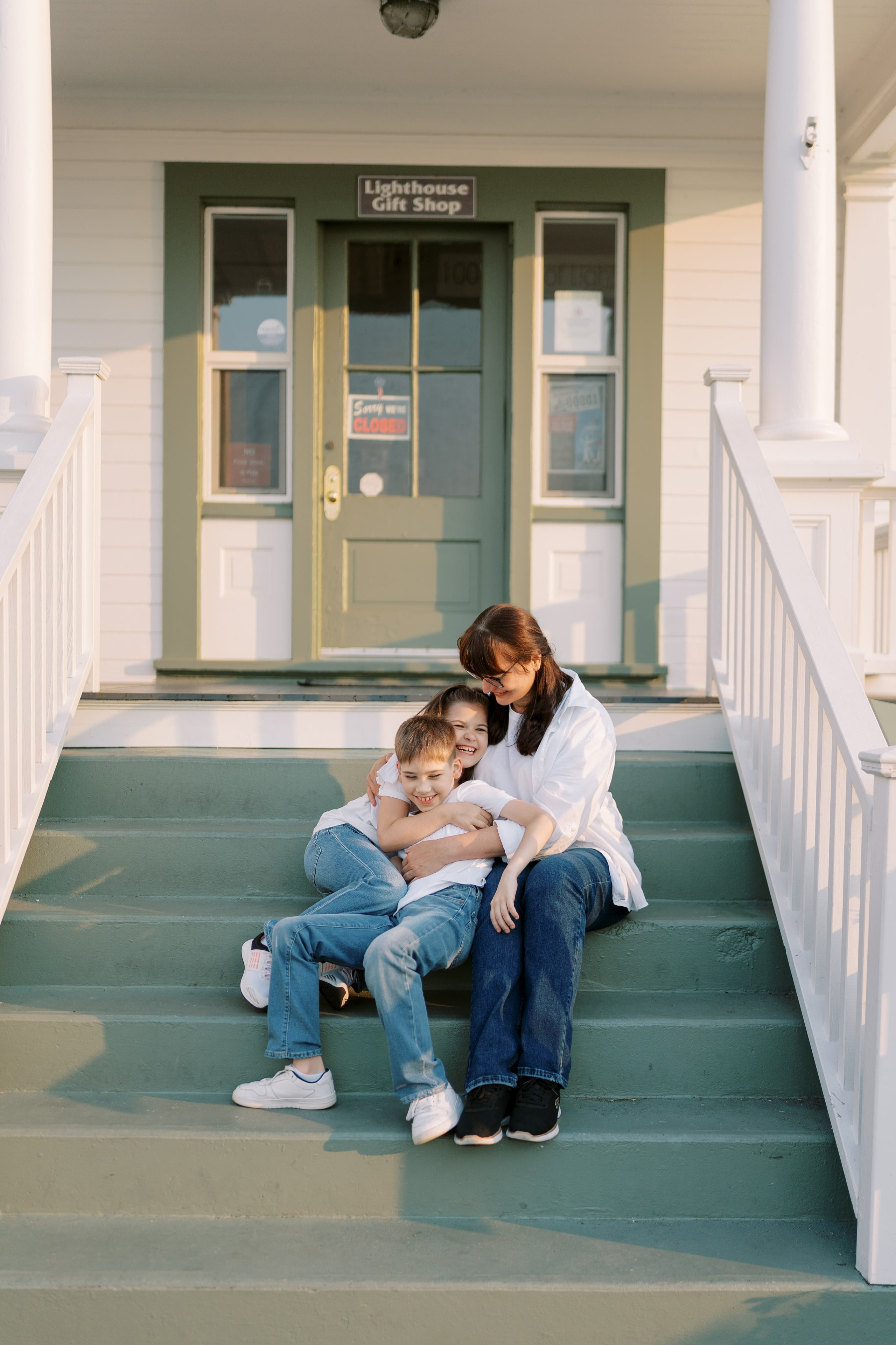 Family photoshoot. Vitalina with her family. August 2024. Lighthouse in Mukilteo. EVAN ARISTOV WEDDING PHOTOGRAPHY — Seattle Wedding Photographer
