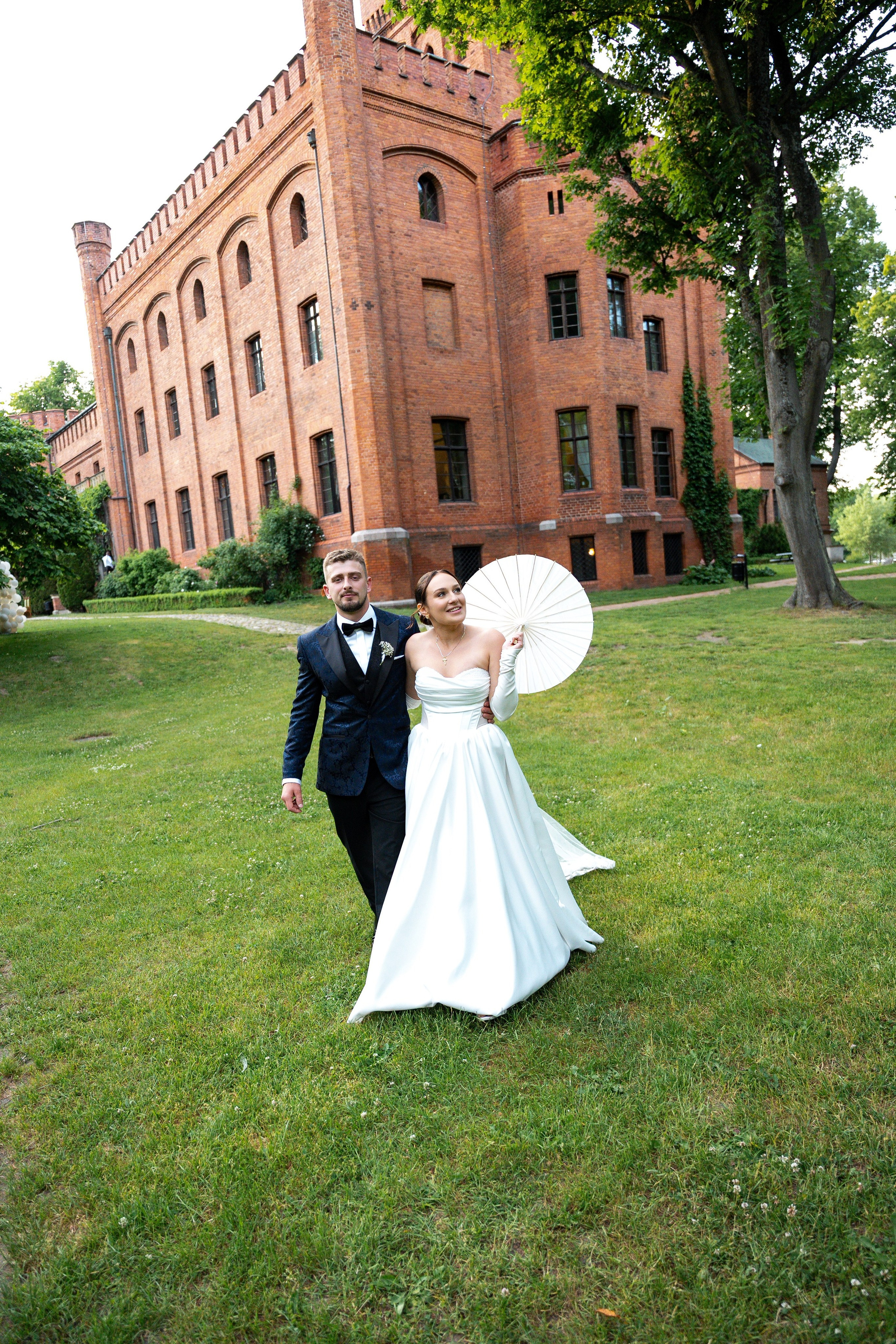 E&N: Zamek w Rzucewie. SL Wedding Photo — Editorial, Elegant & Timeless Wedding Photography in Poland and Across Europe