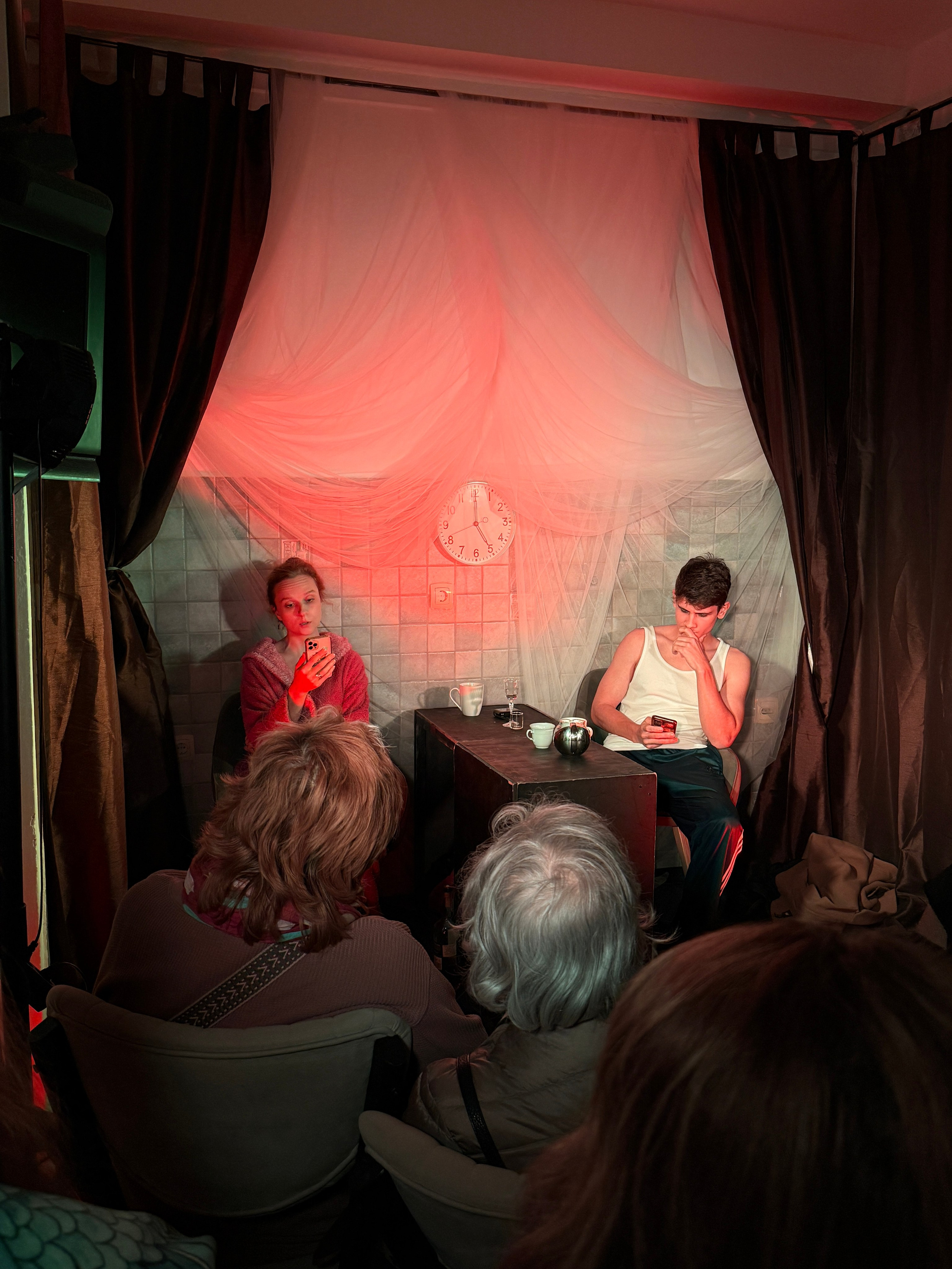 Фоторепортаж вистави у Будві. Портретний фотограф Альона Новгородцева