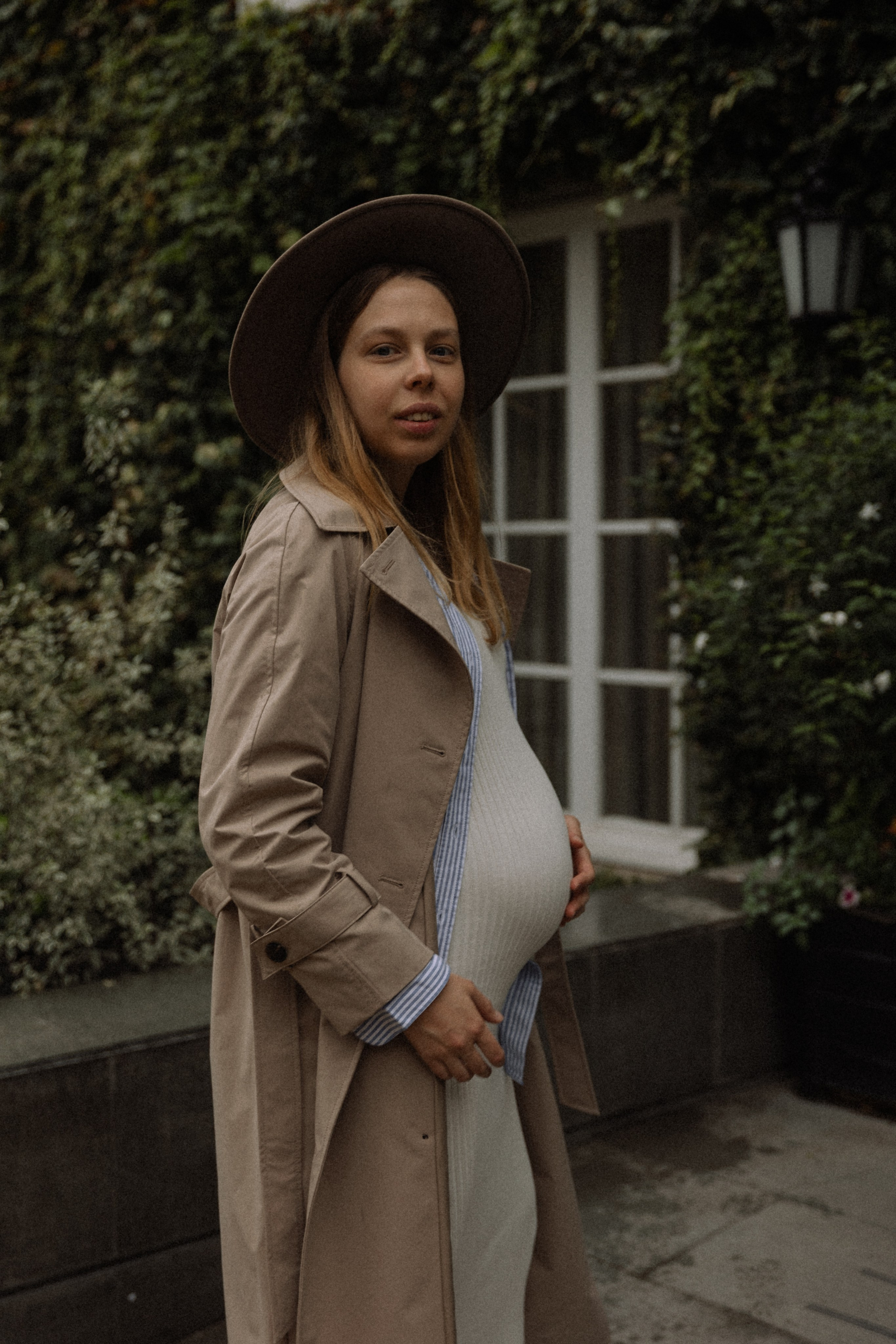 Lifestyle Maternity Photoshoot in Santiago — Natural Light & Real Emotion. Photographer in Santiago, Chile Anna Almazova