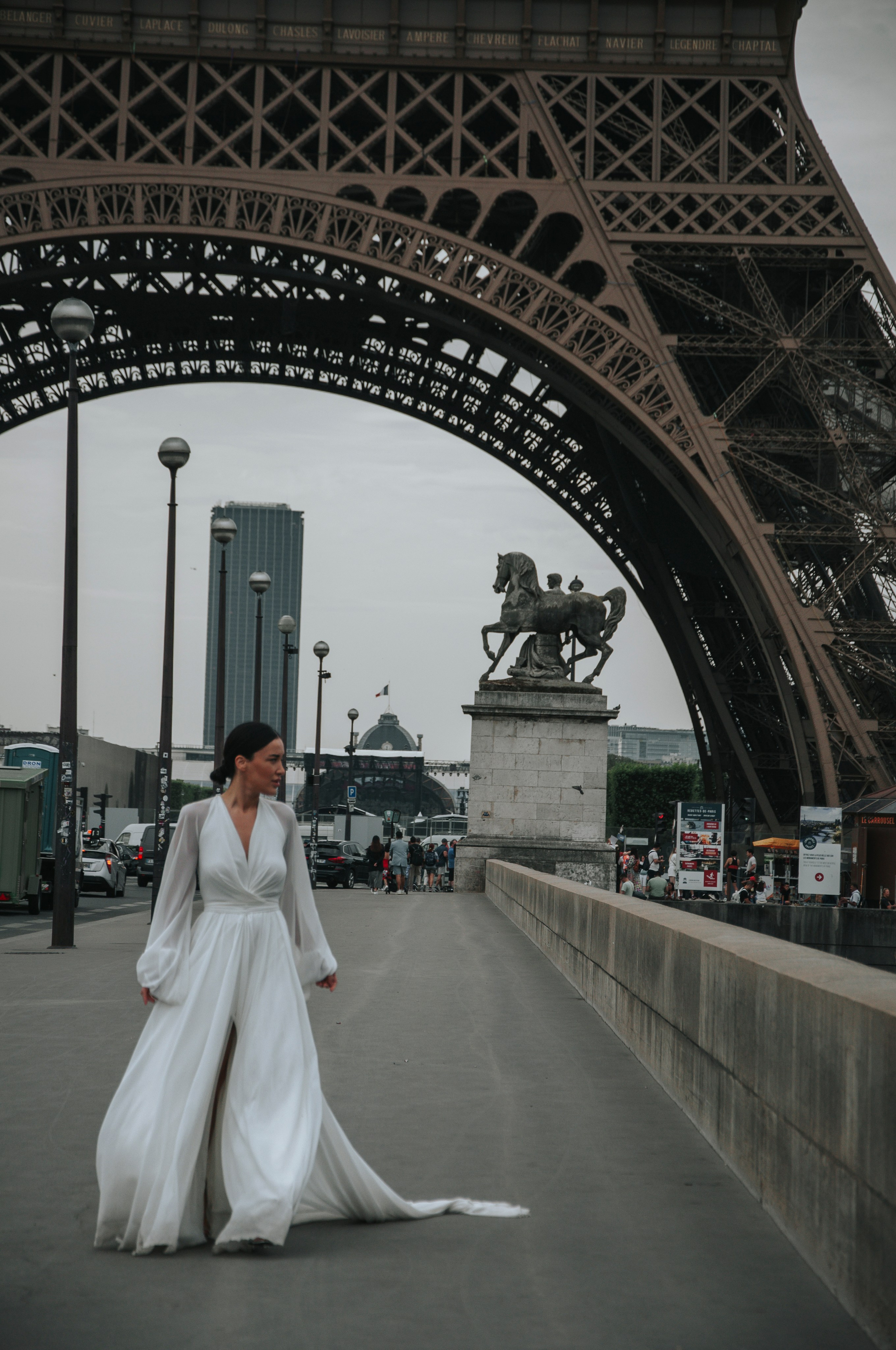 Wedding photoshoot at the Eiffel Tower. Paris photographer — Polina Osipova