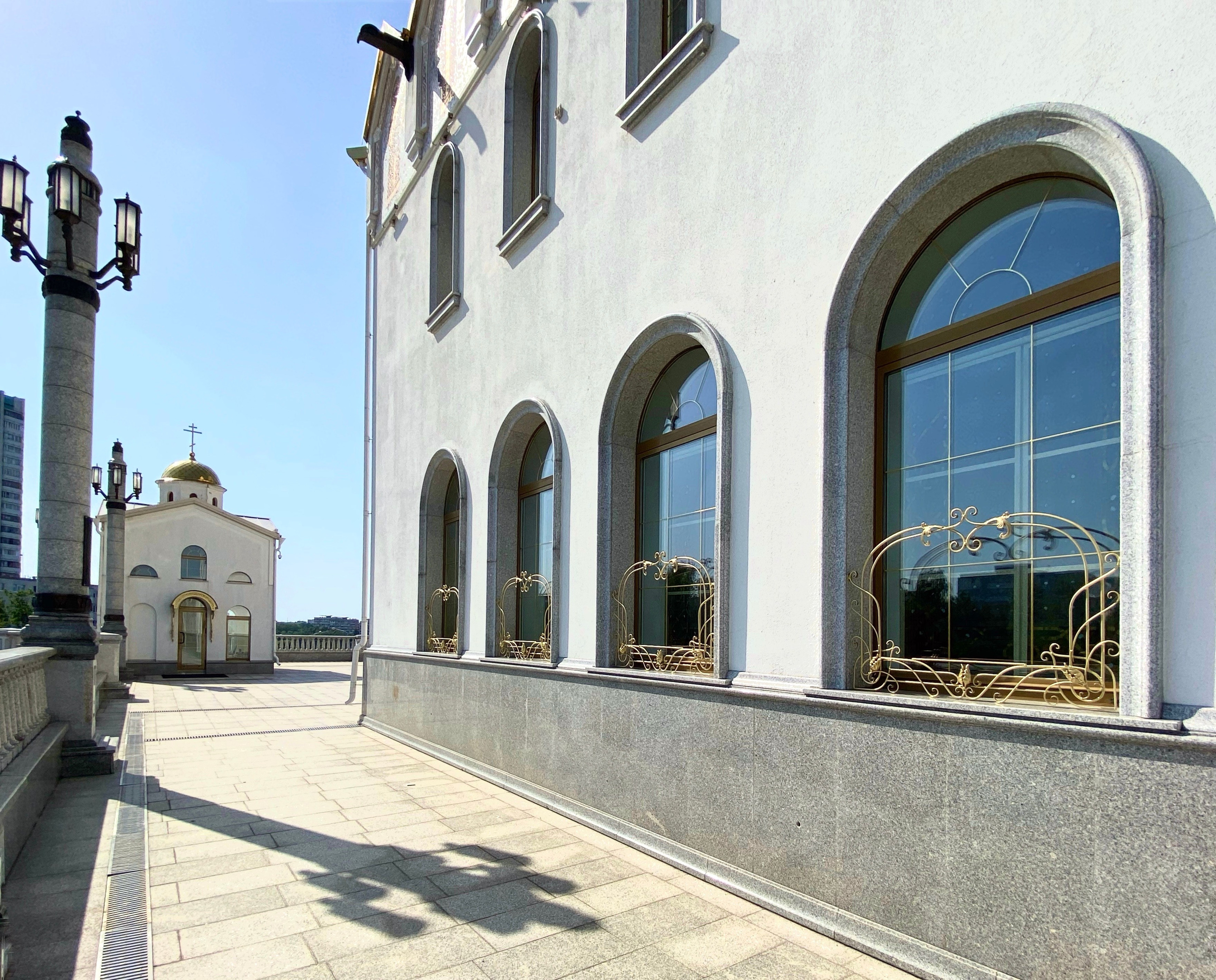 Цветочницы Храма-памятника в честь Всех Святых и в память о жертвах, спасению Отечества нашего послуживших в городе Минске Минской Епархии Белорусской Православной Церкви. 2018 - 2020 г. Сталь, лазерная резка, художественная ковка, сварка.