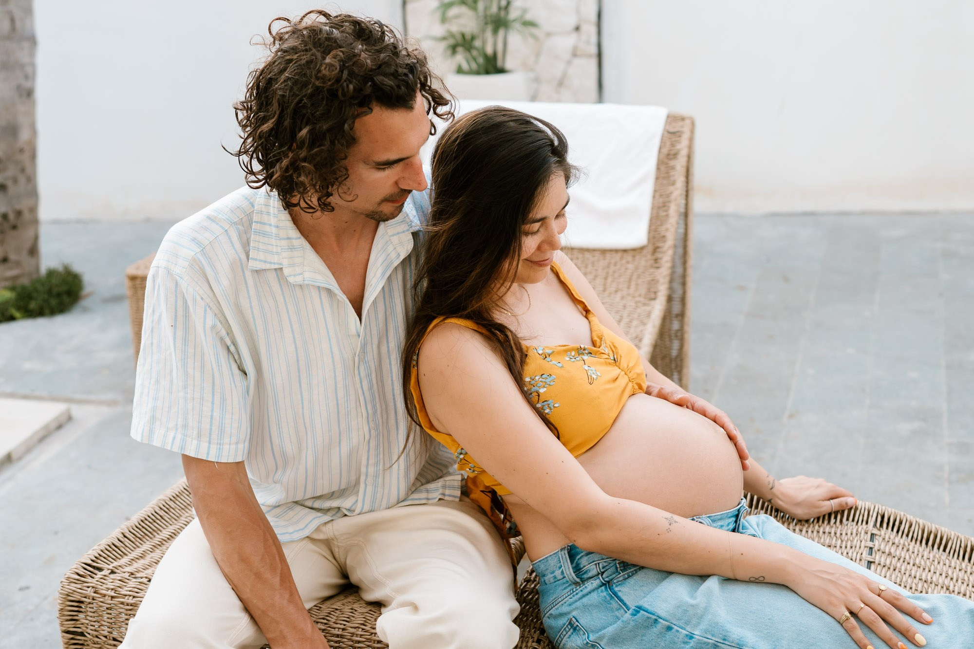 LARISSA & SJUUL MATERNITY. Female Photographer in Bali