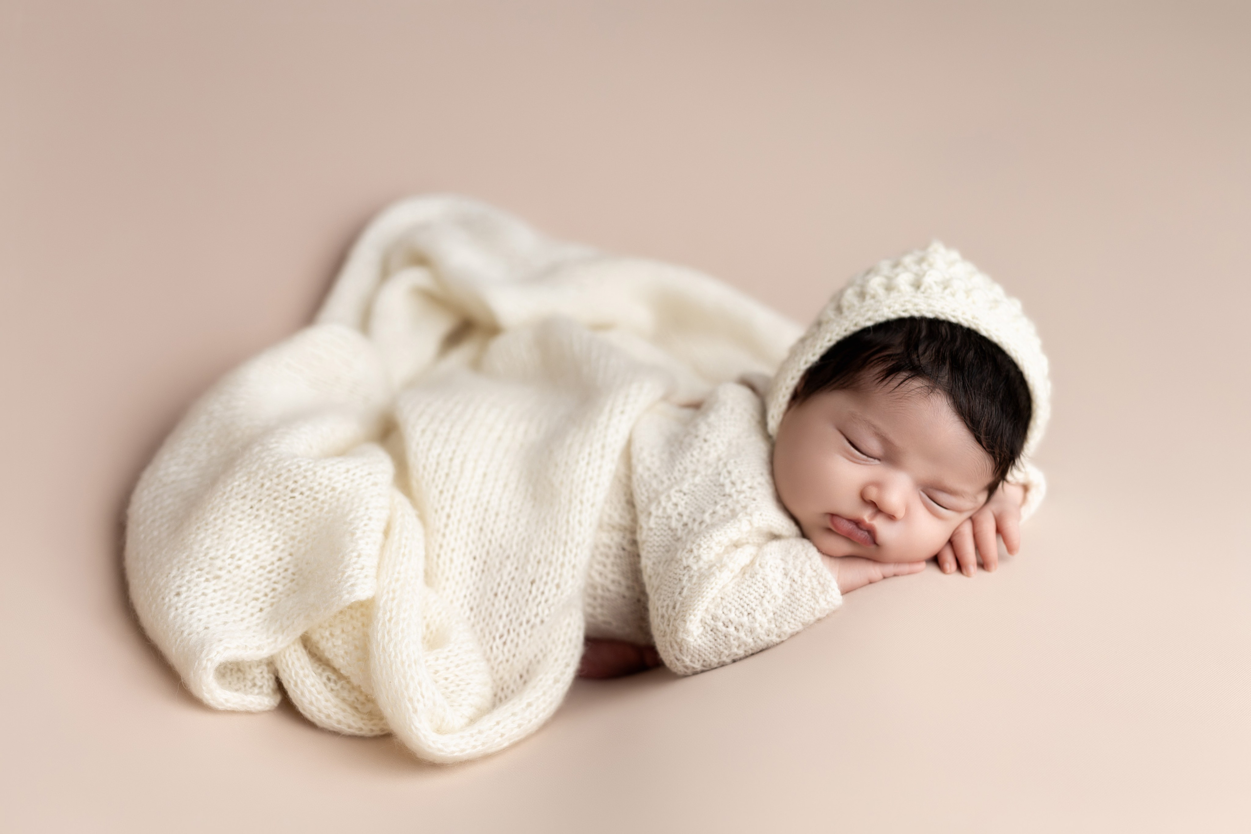 Newborn Classic. Newborn, kids, family photographer based near Zurich, Switzerland