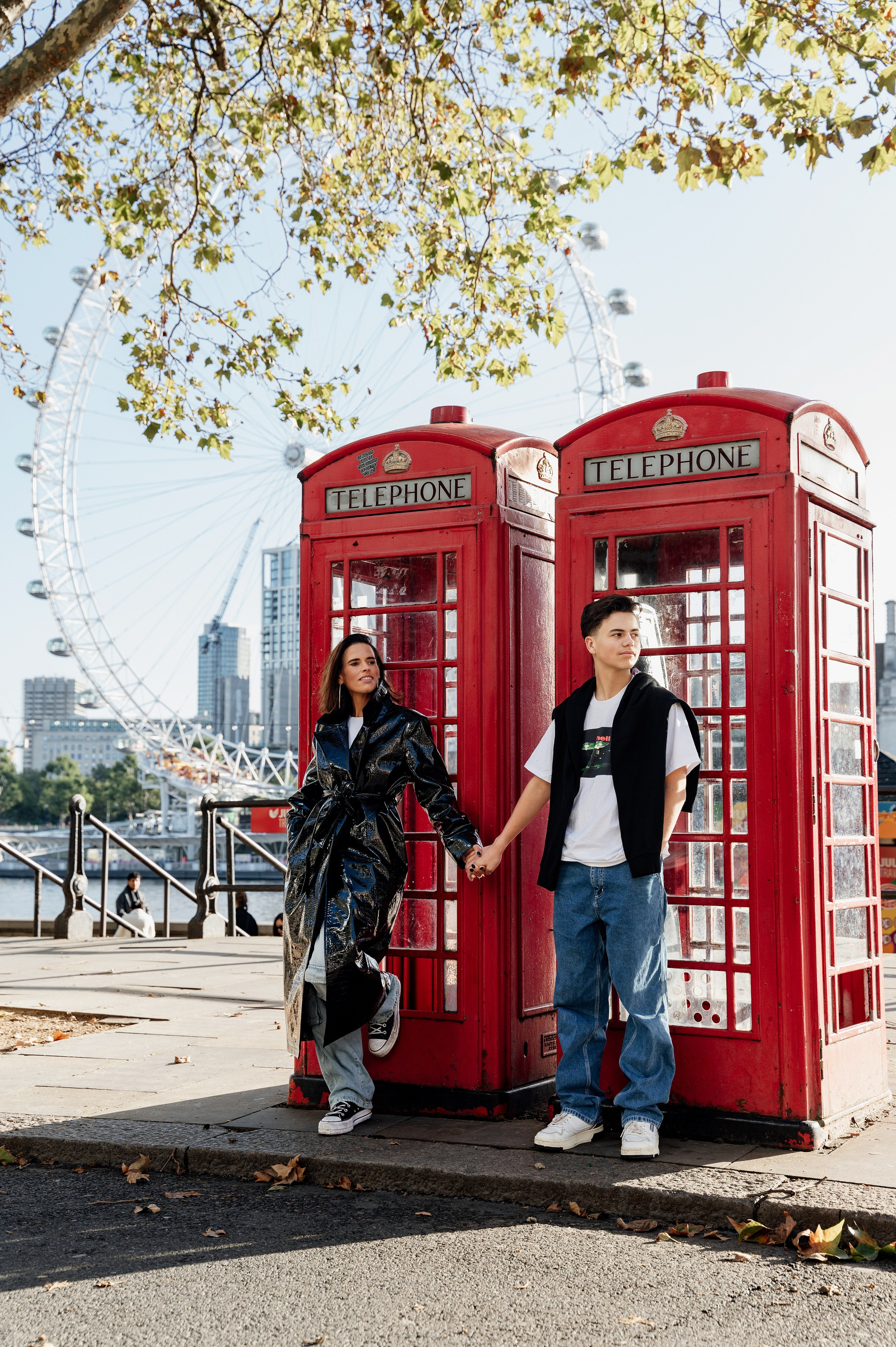 Tower Bridge+Westminster Carmela with son. FAMILY AND WEDDING PHOTOGRAPHER IN LONDON MARINA RIVA