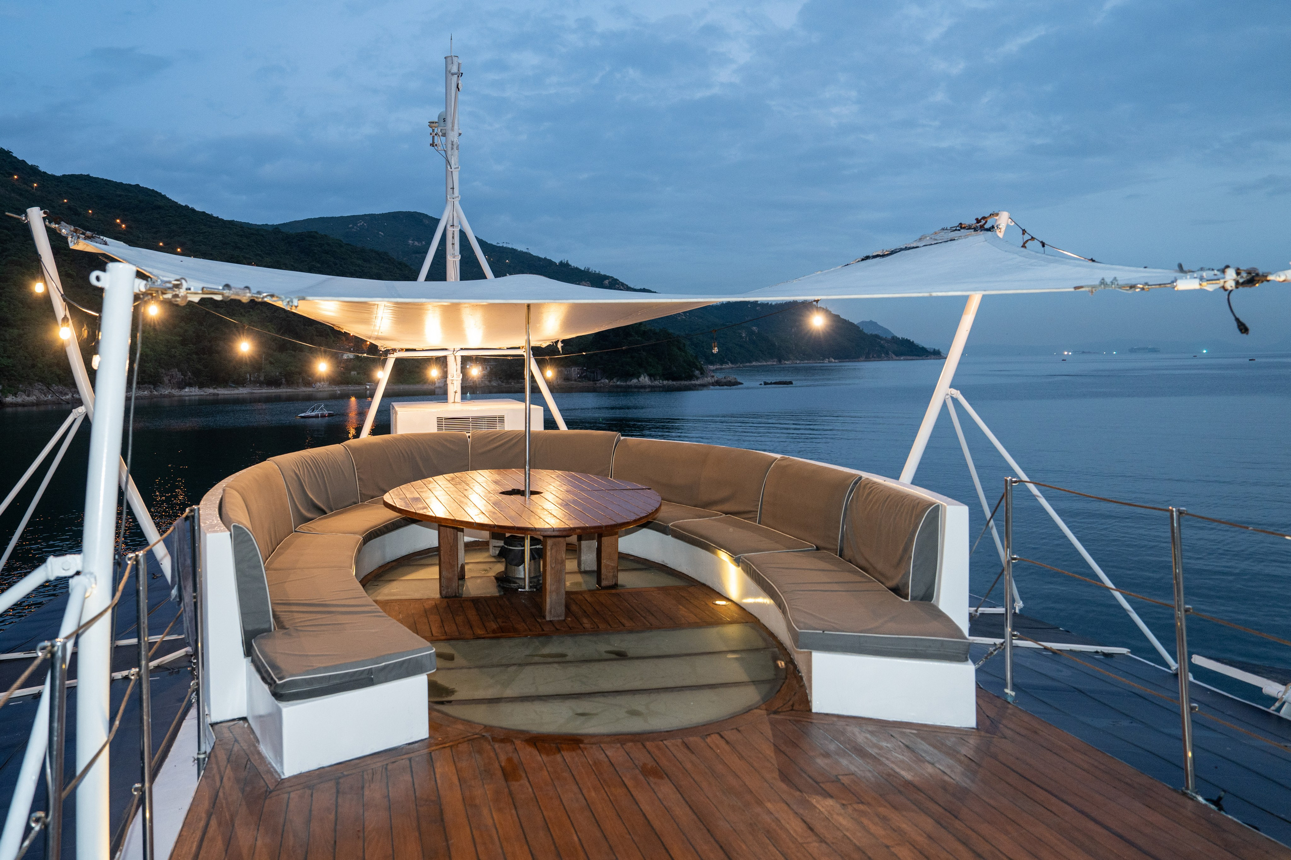 W4W BOAT PARTY. PHOTOGRAPHER IN HONG KONG (WEDDING, FASHION, FAMILY, EVENTS)