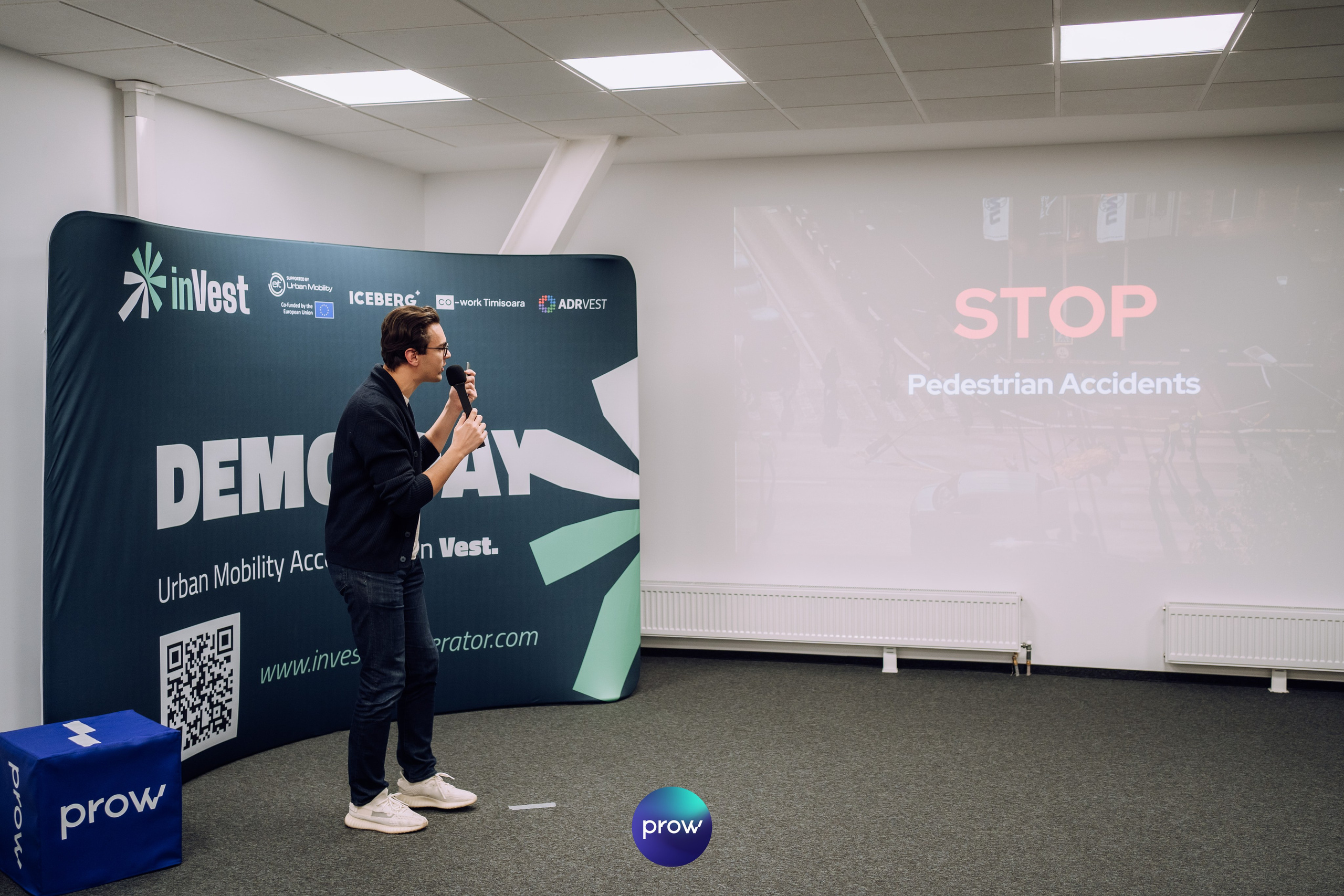 InVest DemoDay @ Cowork. Cozac Cristian Photographer