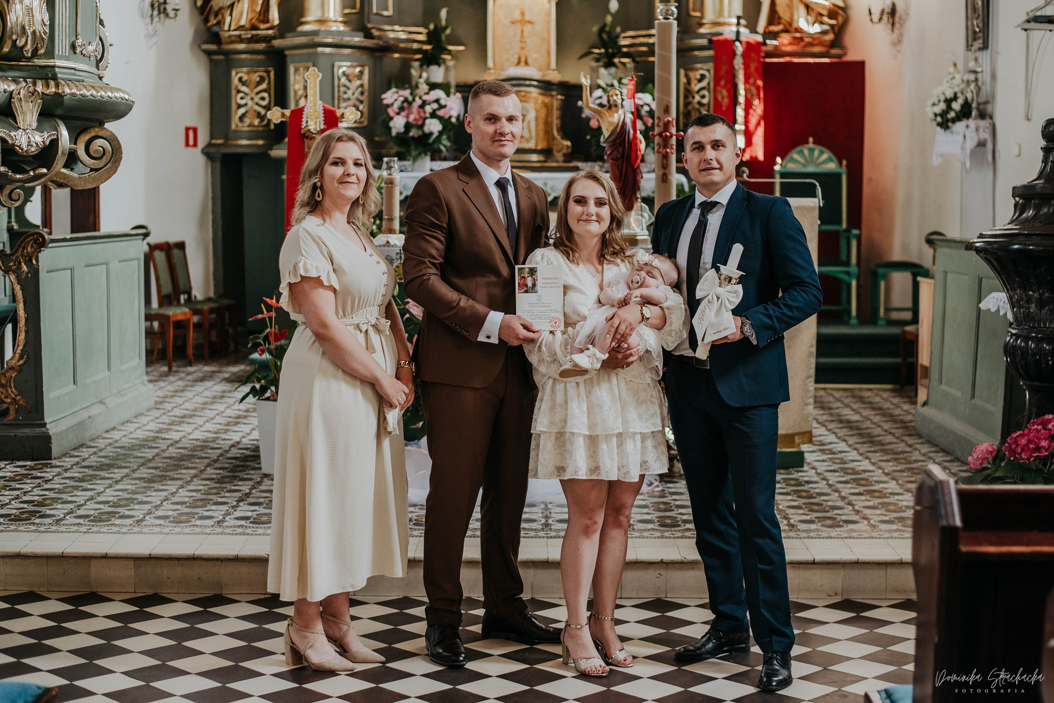 Chrzest Święty Alicji. Dominika Strachacka Fotografia | Fotograf ślubny i rodzinny Opole Lubelskie Lublin