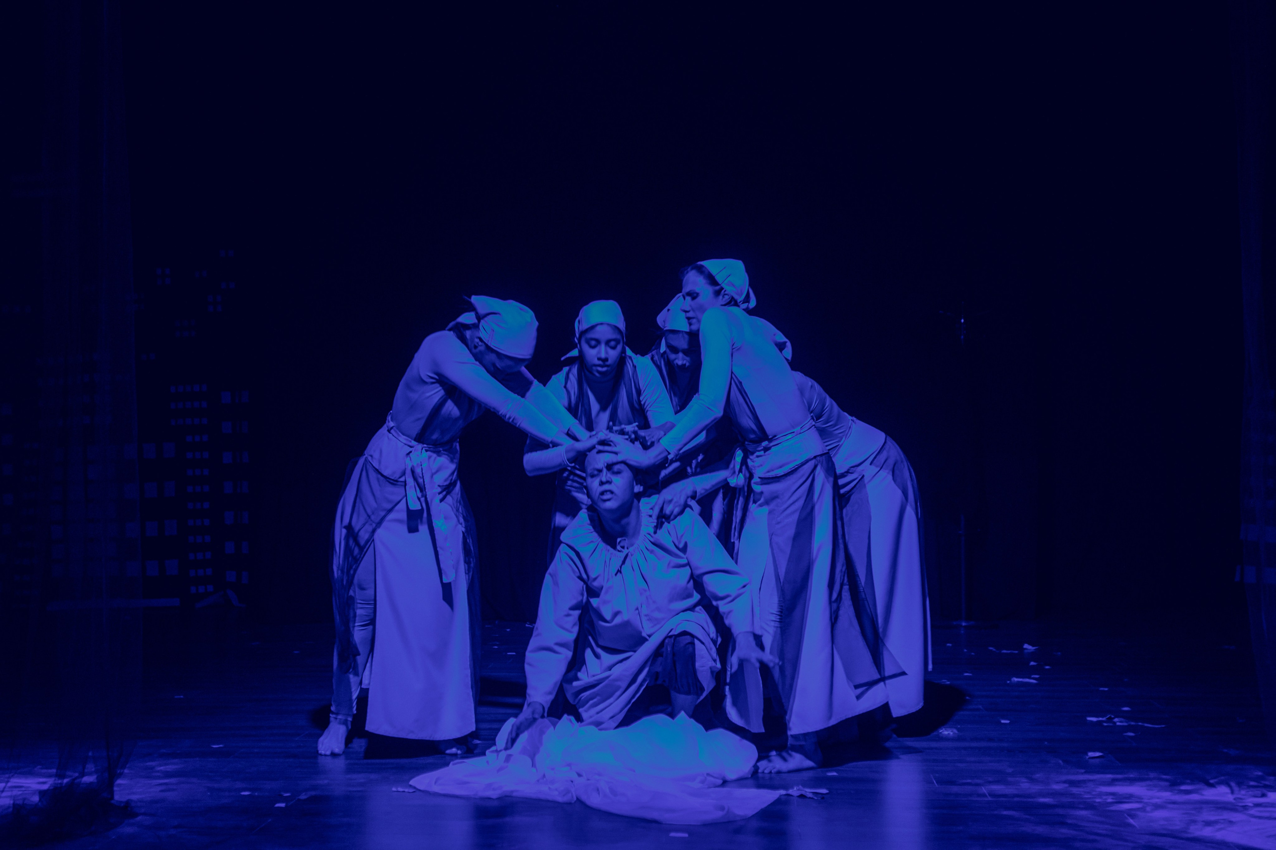 Fotos de la representación teatral en Valencia. Fotógrafo de retrato, familia y reportajes en Valencia | España | Europa Vitalii Lumier