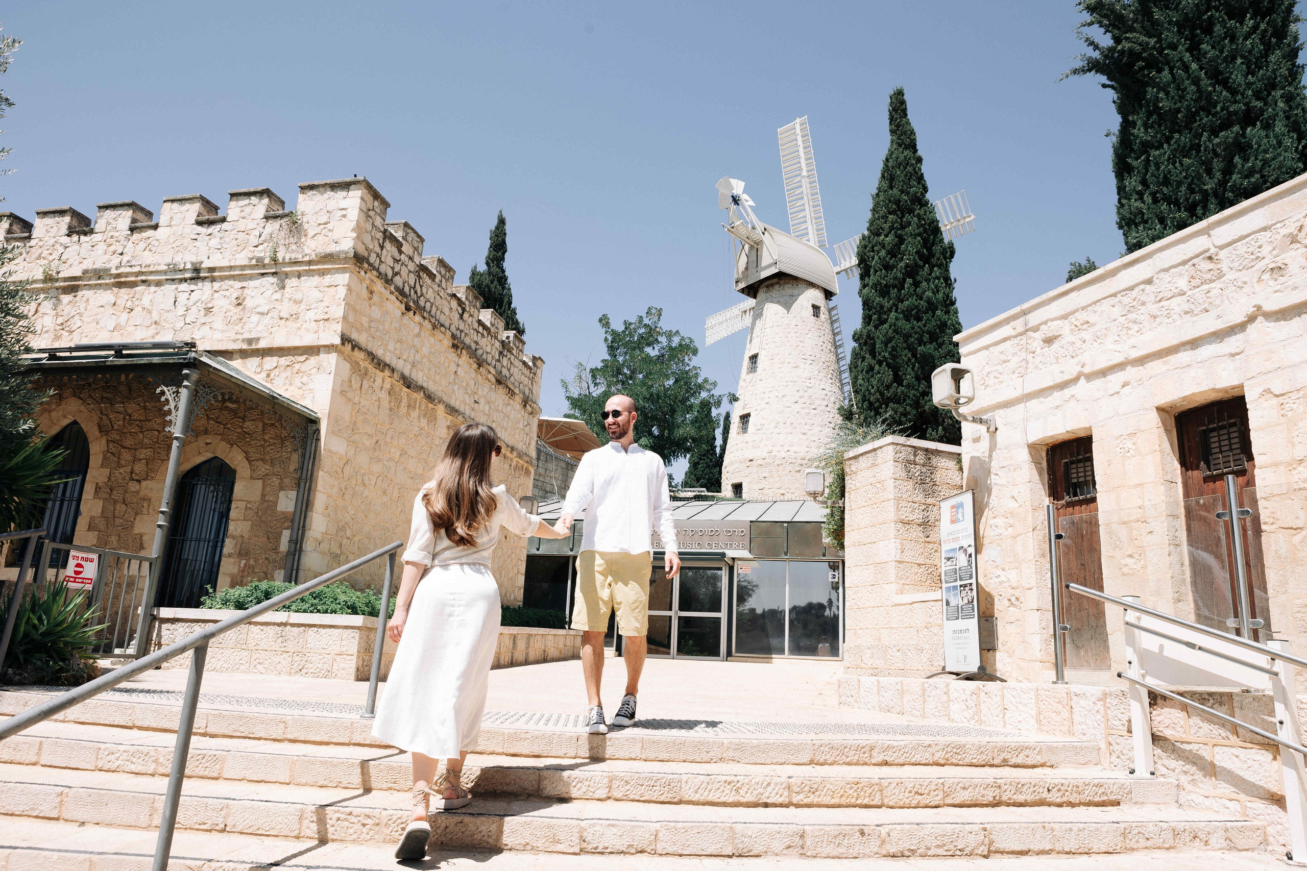 A MONTH AFTER THE WEDDING (morning). PHOTOGRAPHER IN ISRAEL