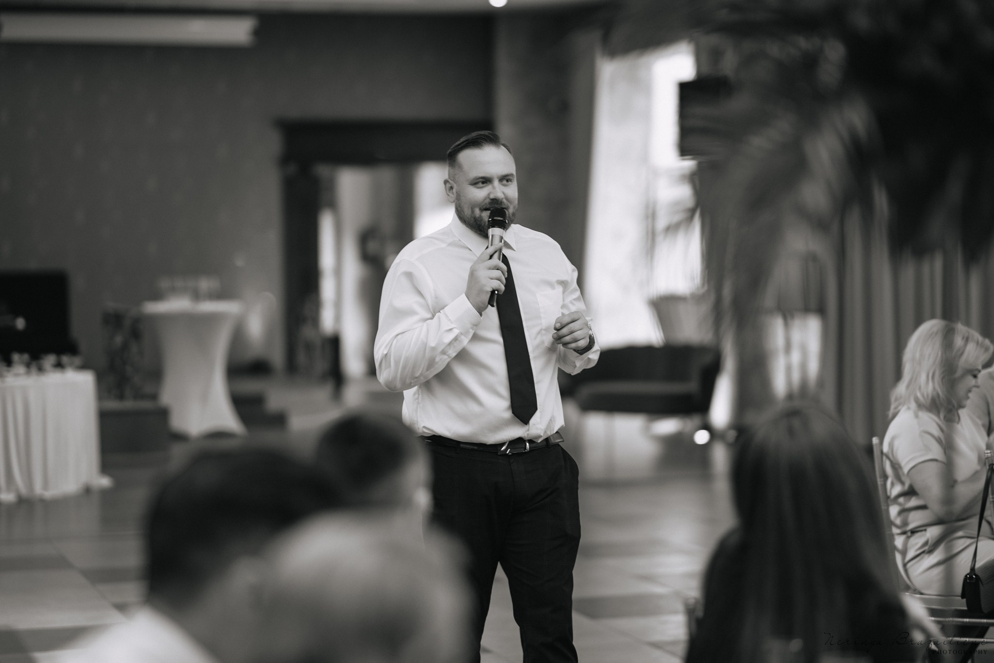 Vestuvinė fotosesija Kaune, Vienybės aikštėje, prie Lietuvos banko