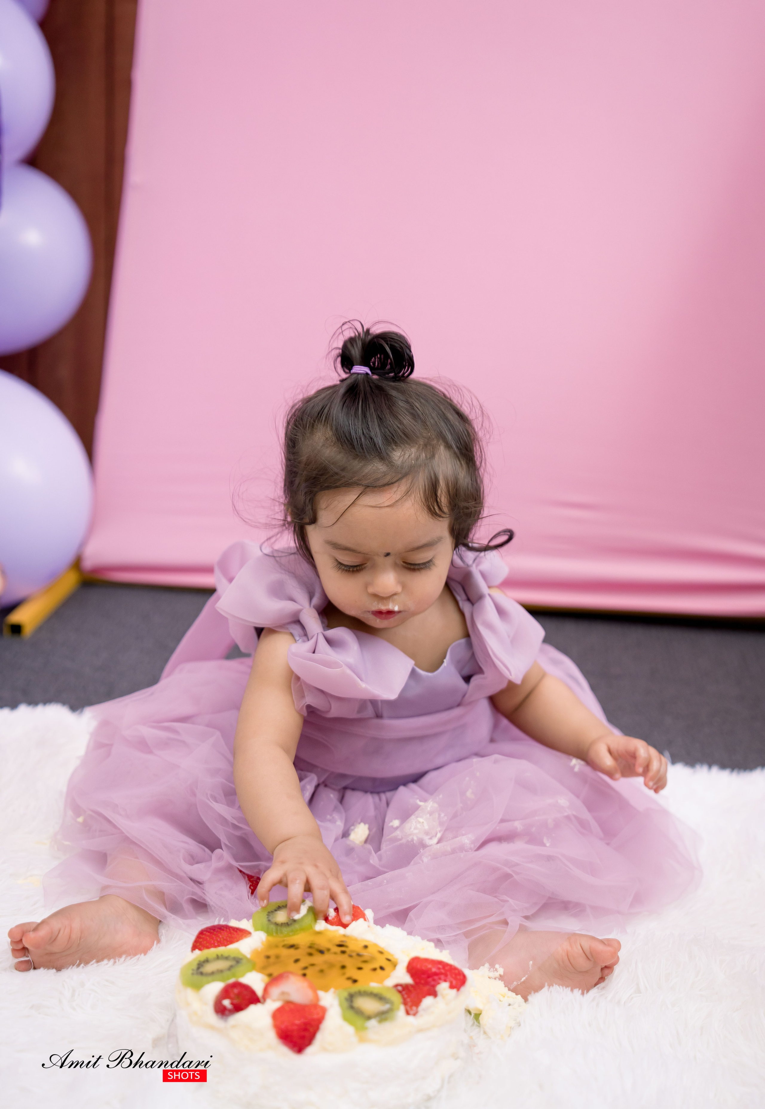 Yuhana’s Cake Smash Session. Freelance Photographer in Newcastle & Central Coast