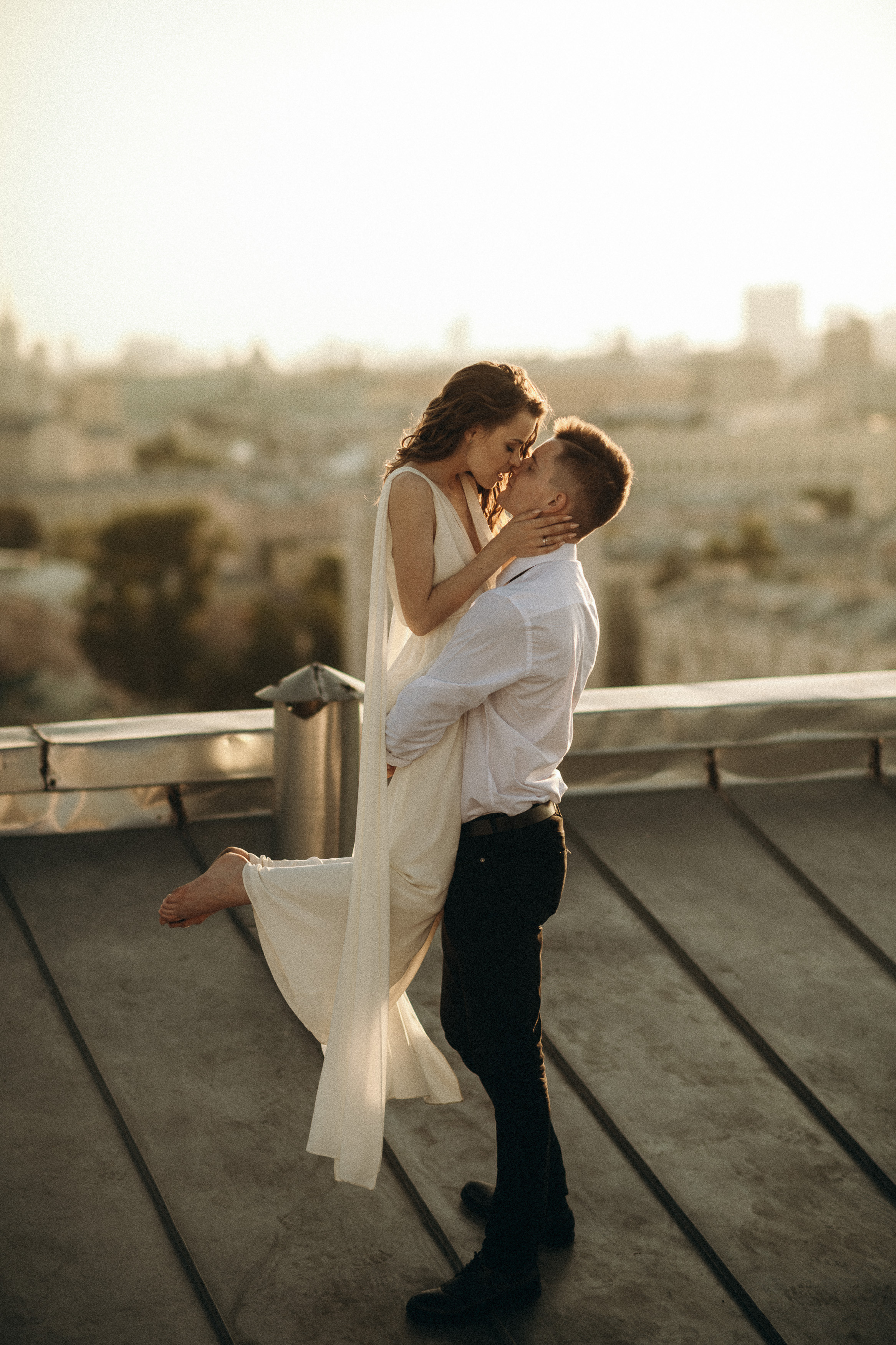 Elopement photography in the city on the roof. Wedding & Family photographer in County Donegal and Dublin, Ireland