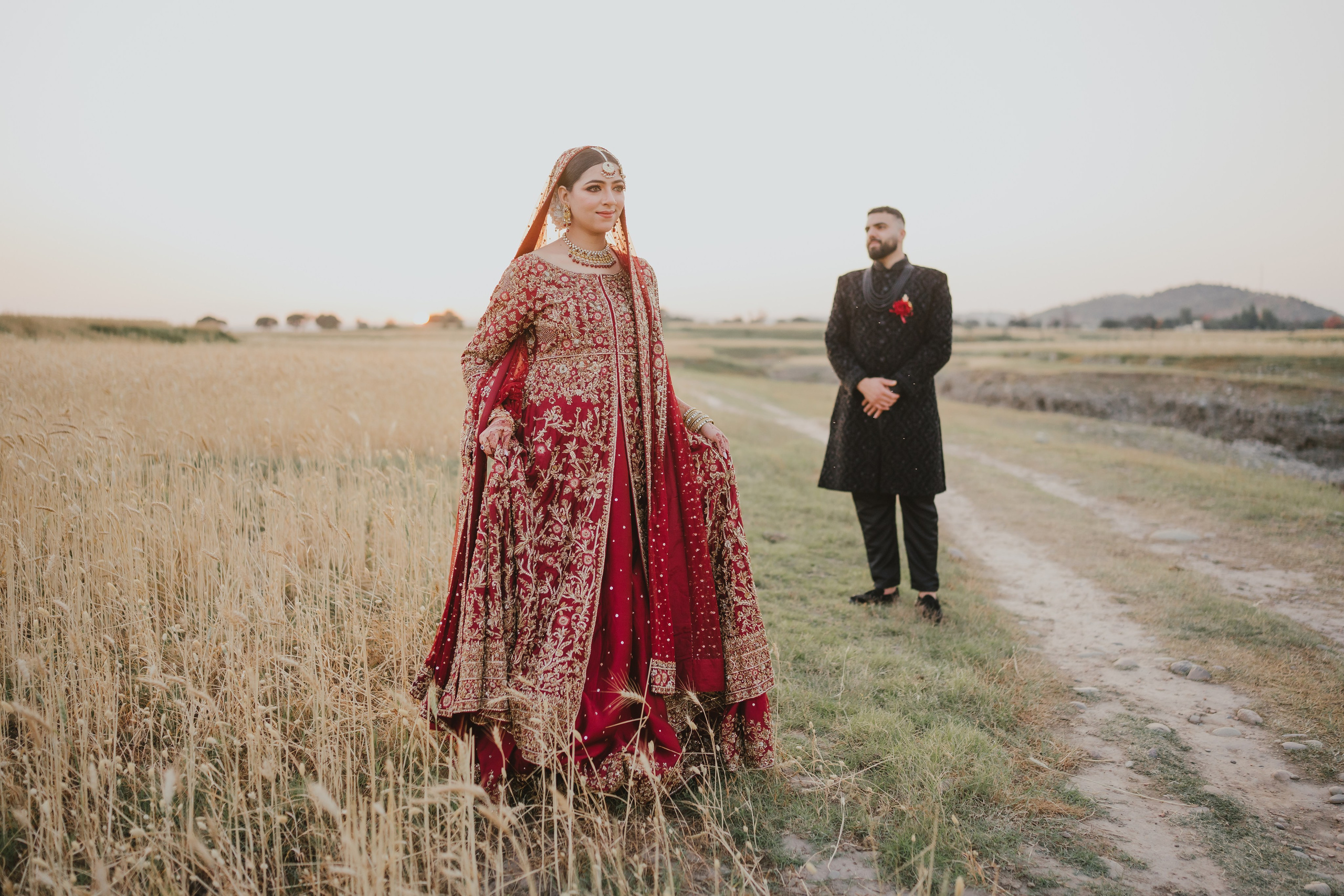 Couple shoot in the fields during sunset 