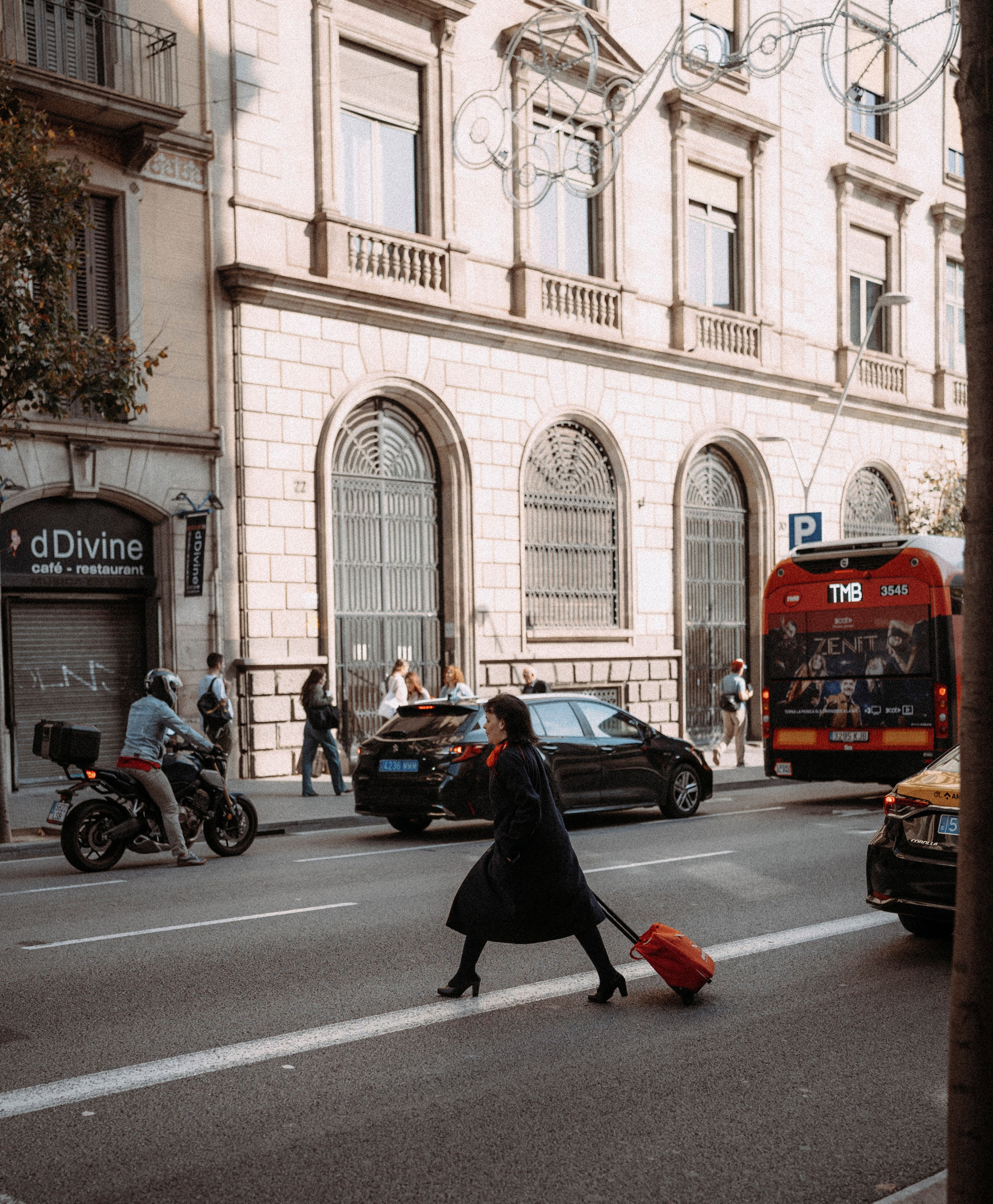 ЕВРОТУР. Стрит-фотография, полная абсурда, идиотизма и красоты