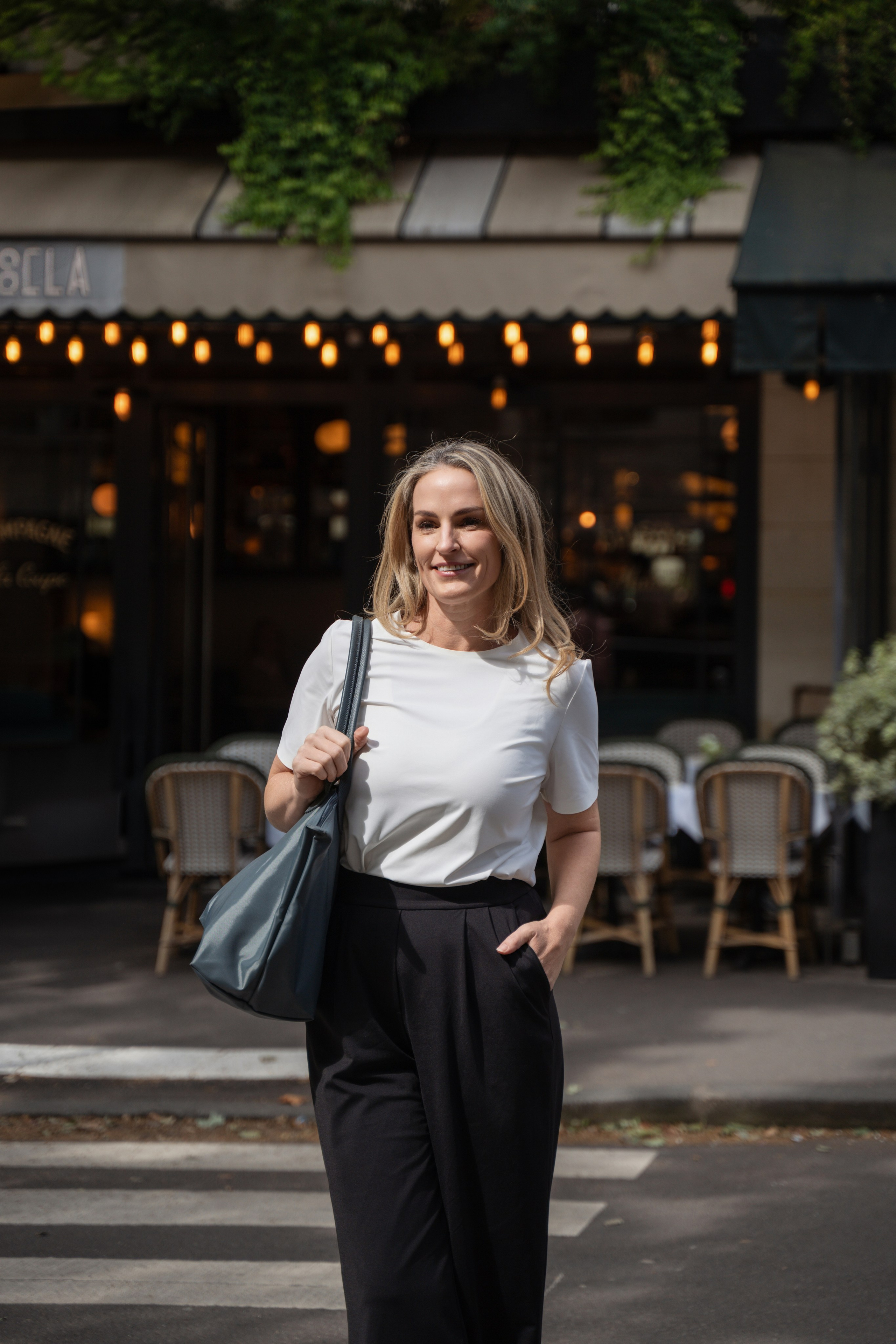Content Nadia (2.5 hours). Photographer in Paris|Solo and groups, portraits & content, couples photo-shoot in Paris at the best locations