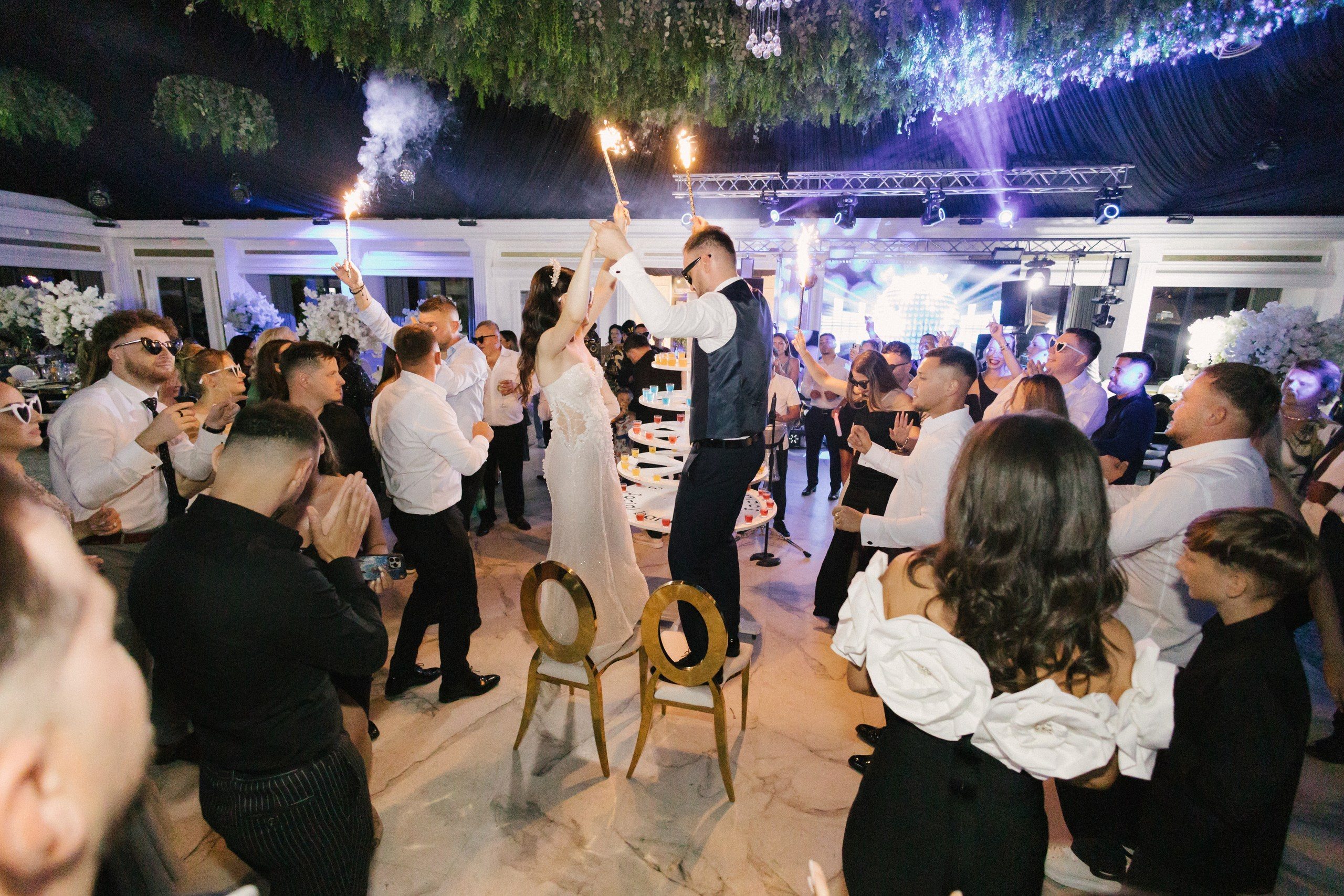 1. Mireasa Adriana în timpul pregătirilor de nuntă în Tudora Botoșani2. Costumul mirelui Ionuț fotografiat artistic în ziua nunții3. Prietenii mirelui la tradițiile de nuntă în Tudora4. Bărbieritul mirelui în cadrul obiceiurilor tradiționale de nuntă5. Fotografii de familie la biserică în ziua nunții6. Portret de familie cu mirii și copilul lor la nunta din Botoșani7. Primul dans al mirilor la Mariage Dor Baisa Botoșani8. Decor elegant de nuntă la Mariage Dor Baisa9. Emoții și tradiții la nunta din Tudora județul Botoșani10. Fotograf profesionist de nuntă în Botoșani surprinzând momente autentice - otograf-nunta-botosanifotograf-evenimente-botosanifotograf-profesionist-botosanifotograf-nunta-tudoranunta-tudora-botosanisedinta-foto-nunta-botosanipoze-nunta-botosanifotografii-nunta-tudorafotograf-cununie-religioasa-botosanibiserica-sfintii-imparati-constantin-si-elena-tudoramariage-dor-baisa-botosanirestaurant-nunta-botosanidansul-mirilor-mariage-dorpregatiri-mire-botosanipregatiri-mireasa-botosanitraditii-nunta-moldovaobiceiuri-nunta-tudorafotograf-familie-nunta-botosaniportret-miri-botosanigalerie-foto-nunta-botosanialbum-foto-nunta-botosaninunta-eleganta-botosaninunta-cu-traditii-botosanifotograf-premium-nunta-botosaniservicii-foto-video-botosanipoveste-de-nunta-botosanifotograf-documentar-nuntafotograf-natural-emotionalmiri-ionut-si-adriananunta-autentica-tudora -otograf-nunta-botosanifotograf-nunta-tudoranunta-tudora-botosanifotograf-evenimente-botosanifotograf-profesionist-botosaniservicii-foto-video-botosanigalerie-foto-nunta-botosanialbum-foto-nunta-botosani - nunta-autentica-botosaninunta-cu-traditii-botosanipoveste-de-nunta-botosanifotografii-emotionante-nuntamomente-autentice-nuntafotografie-documentara-nuntafotograf-natural-nunta- pregatiri-miri-tudorabiserica-tudora-botosanicununie-religioasa-tudoramariage-dor-baisa-botosanipetrecere-nunta-botosanivalsul-mirilor-botosani - alino-foto-studio-botosaniionut-si-adriana-nunta-tudorafotograf-alin-chirila-botosani