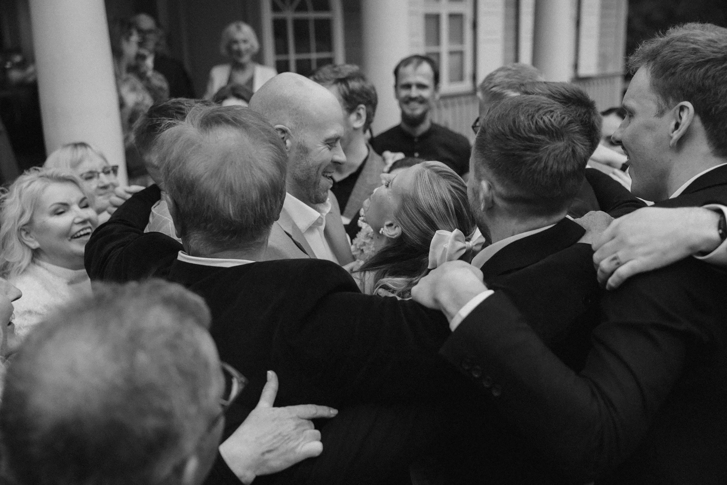 Justė ir Henrikas | Lietingos jaukios vestuvės Palangoje. Vestuvių ir šeimų fotografė Lena Bondarenko / belove photo