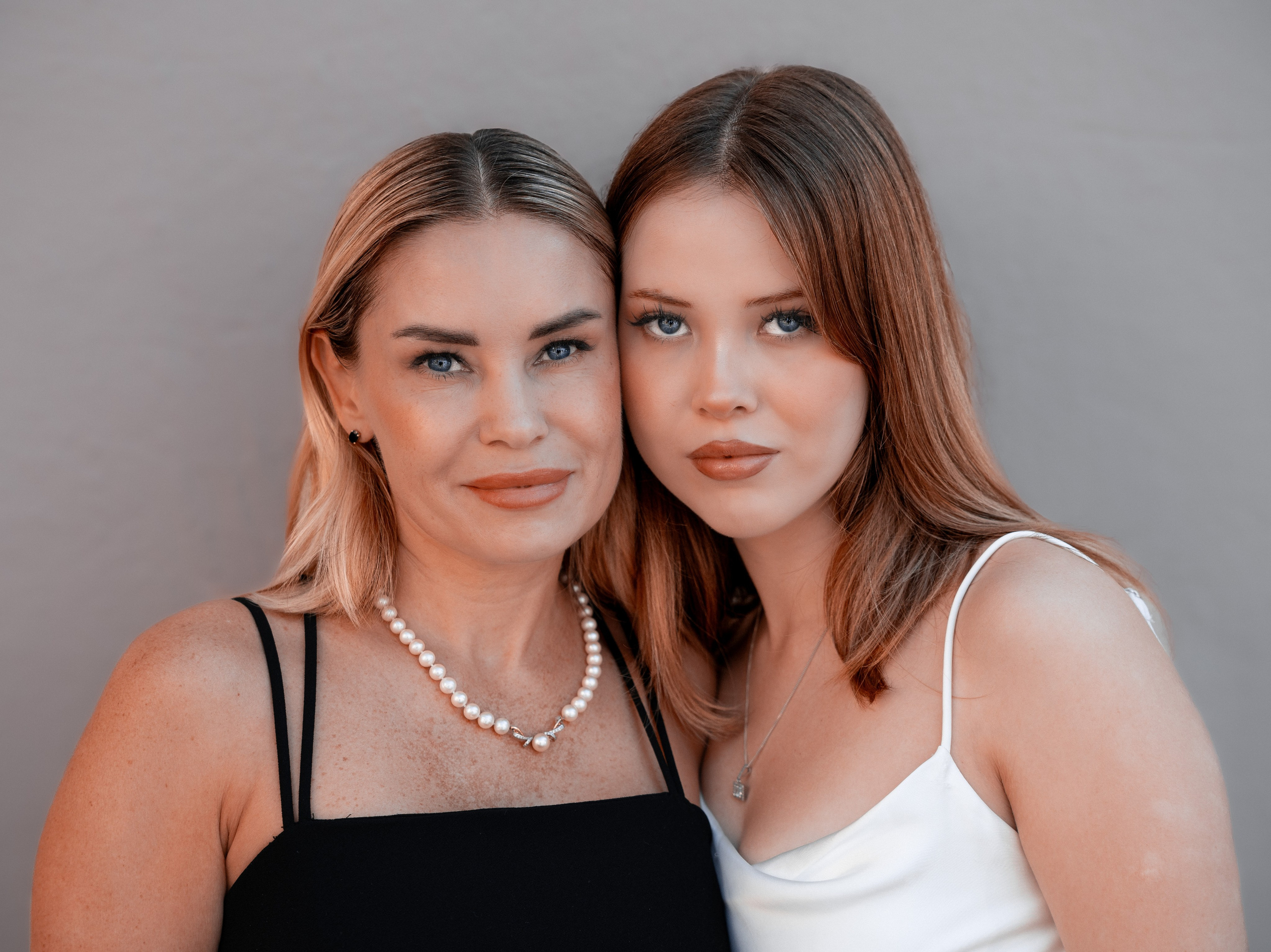 NATALIE & AYLEEN. UNRATED PHOTO