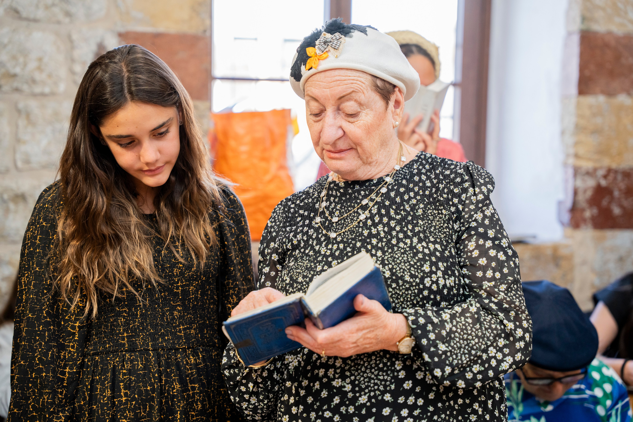 הנחת התפילין רפאל לוי. יוסף מזרחי צילום חתונה, ברית וזוגיות. צלם מקצועי שאוהב להוציא אתכם הכי יפים ברגעים הכי מרגשים