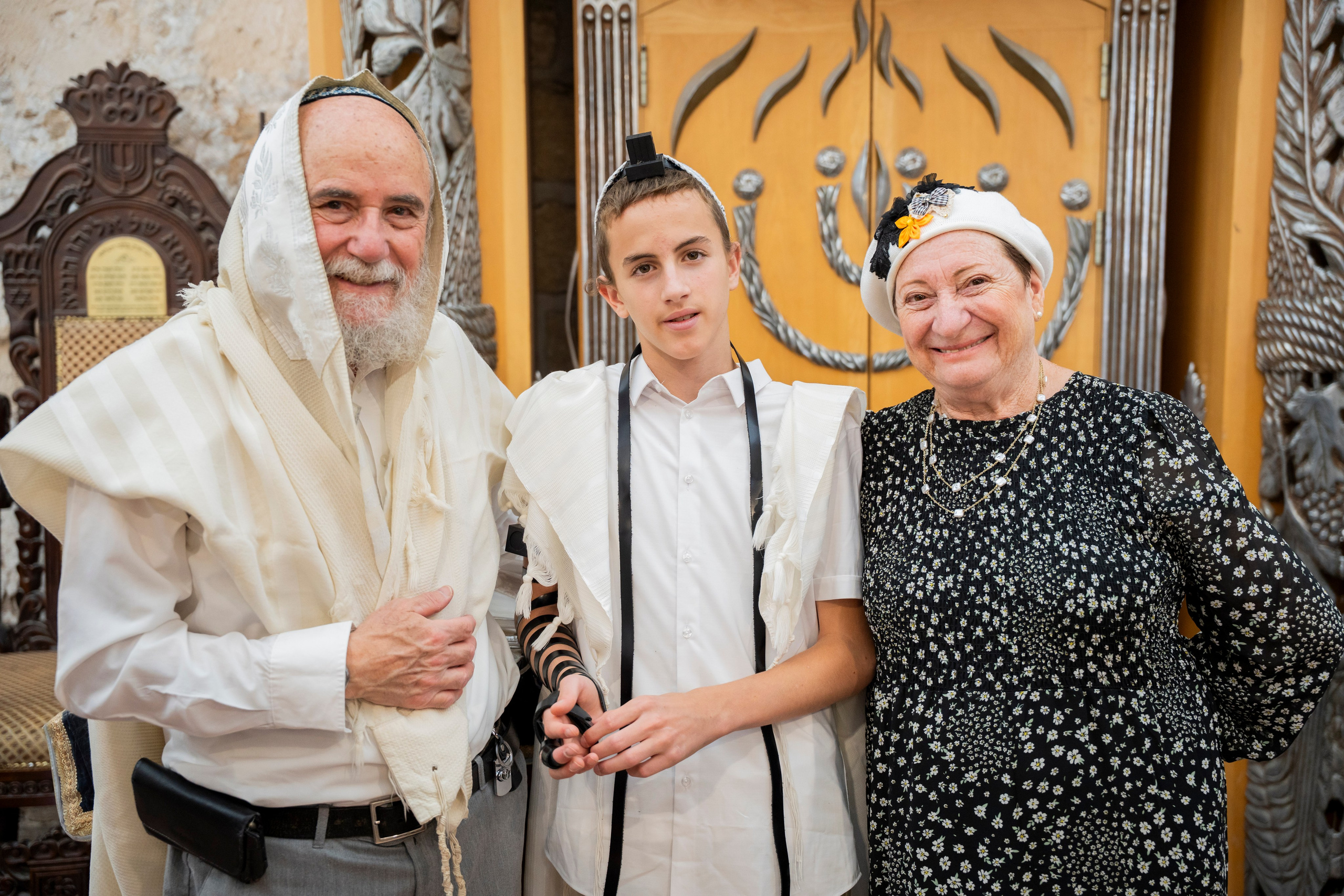 הנחת התפילין רפאל לוי. יוסף מזרחי צילום חתונה, ברית וזוגיות. צלם מקצועי שאוהב להוציא אתכם הכי יפים ברגעים הכי מרגשים